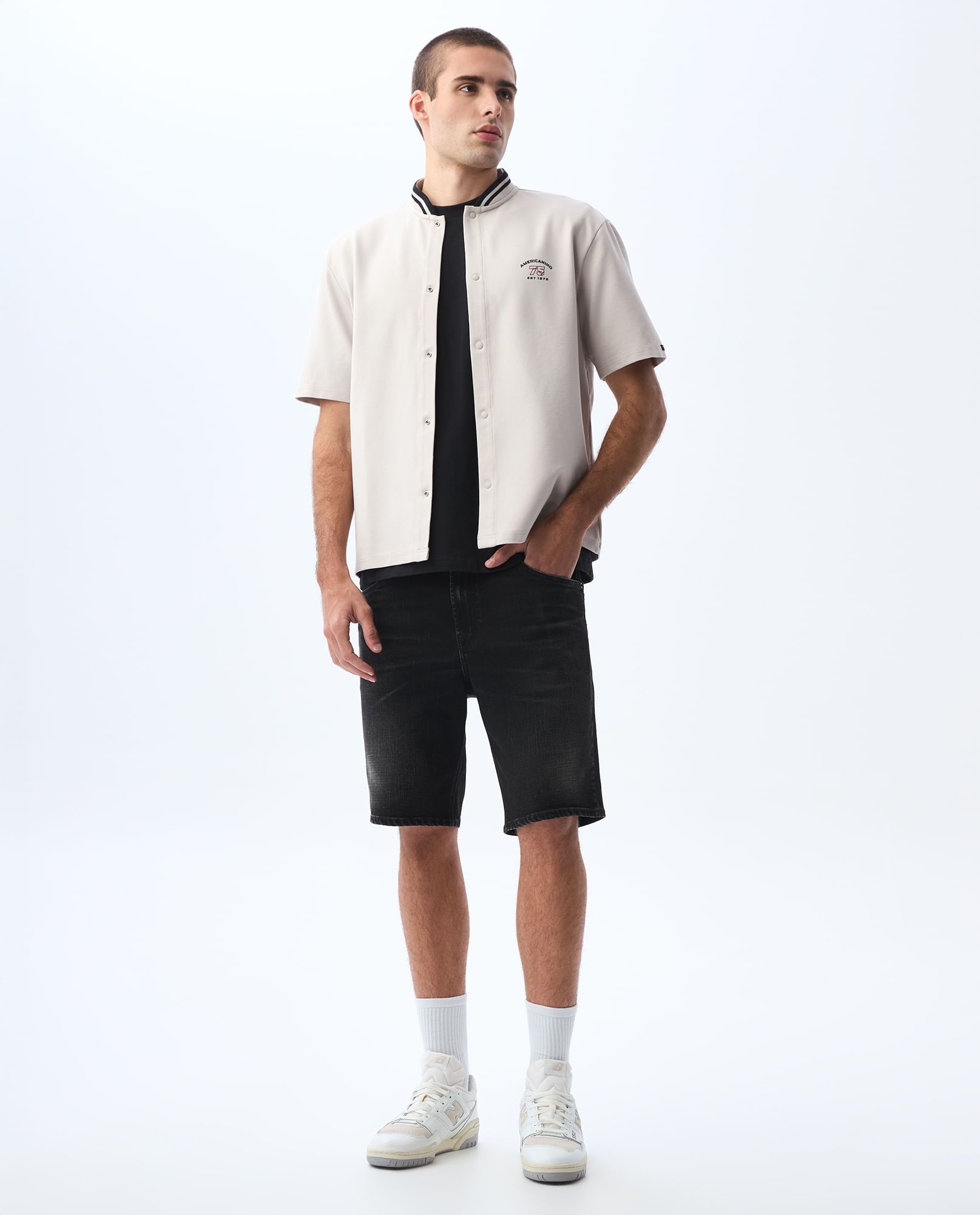 Bermuda en denim tono negro para hombre