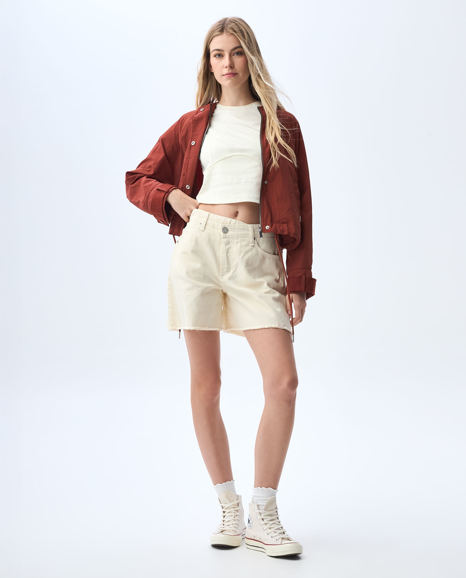 Camiseta crop con cortes para mujer