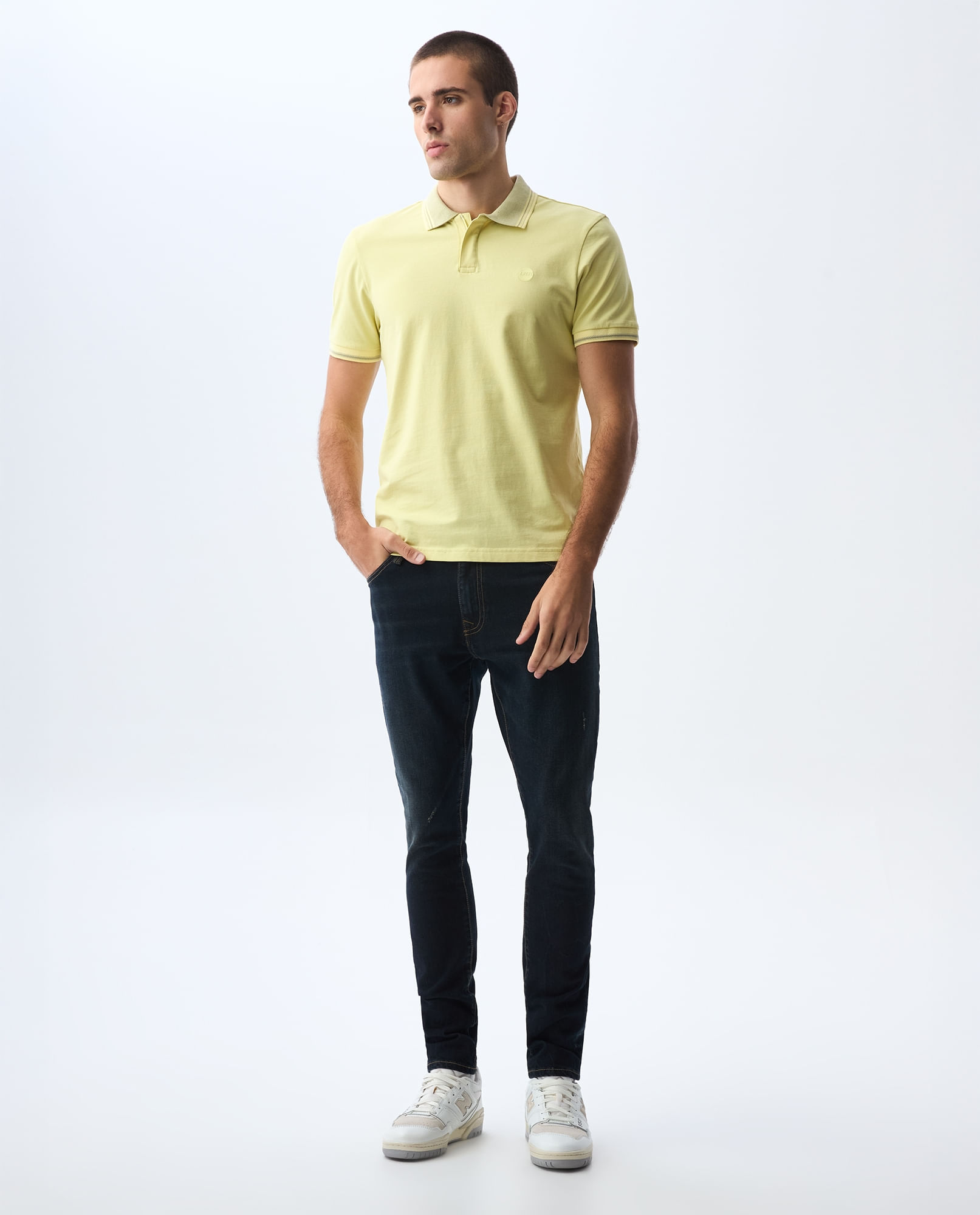 Jean Tapered tono oscuro para hombre