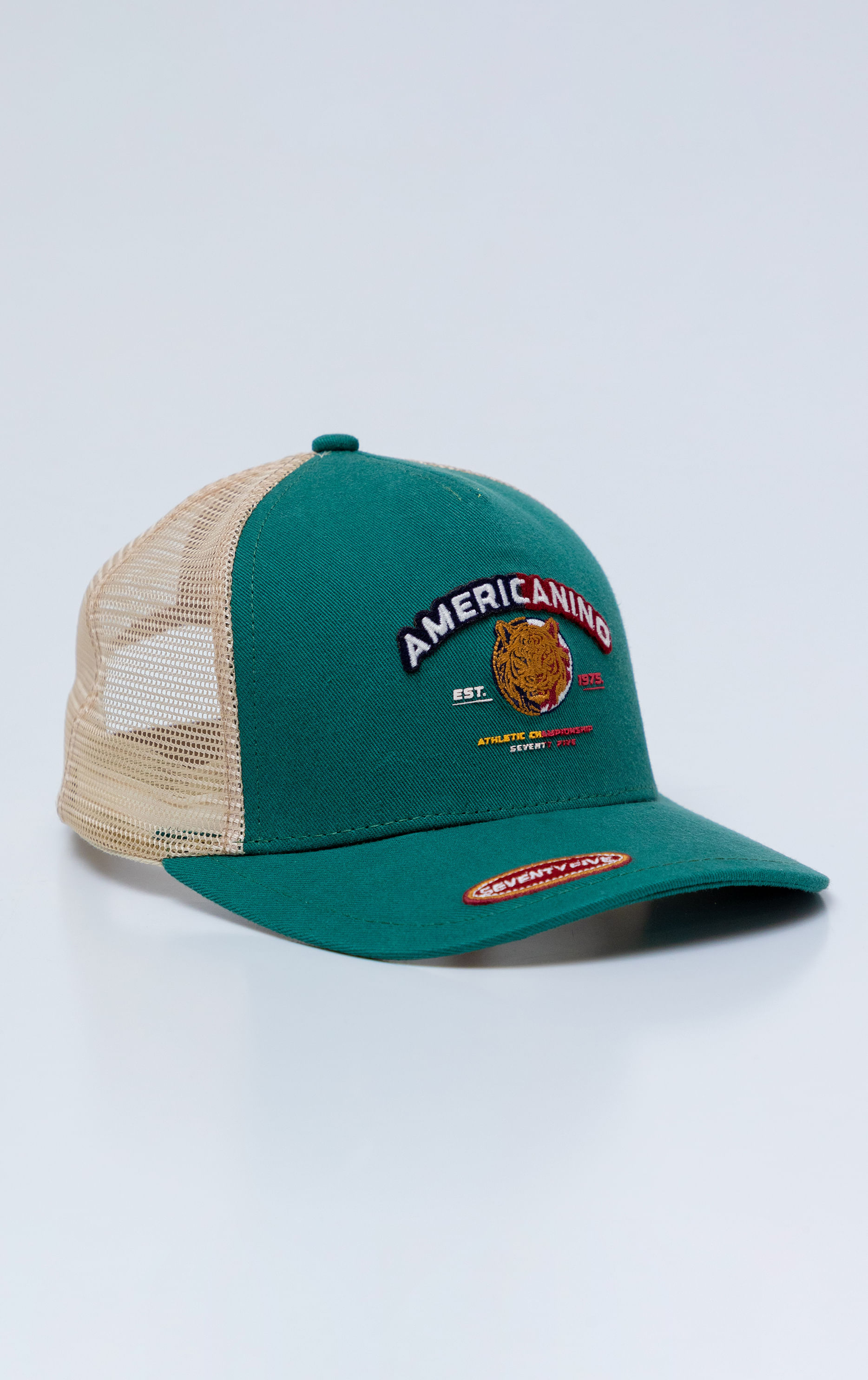 Gorra Trucker con aplique bordado para hombre