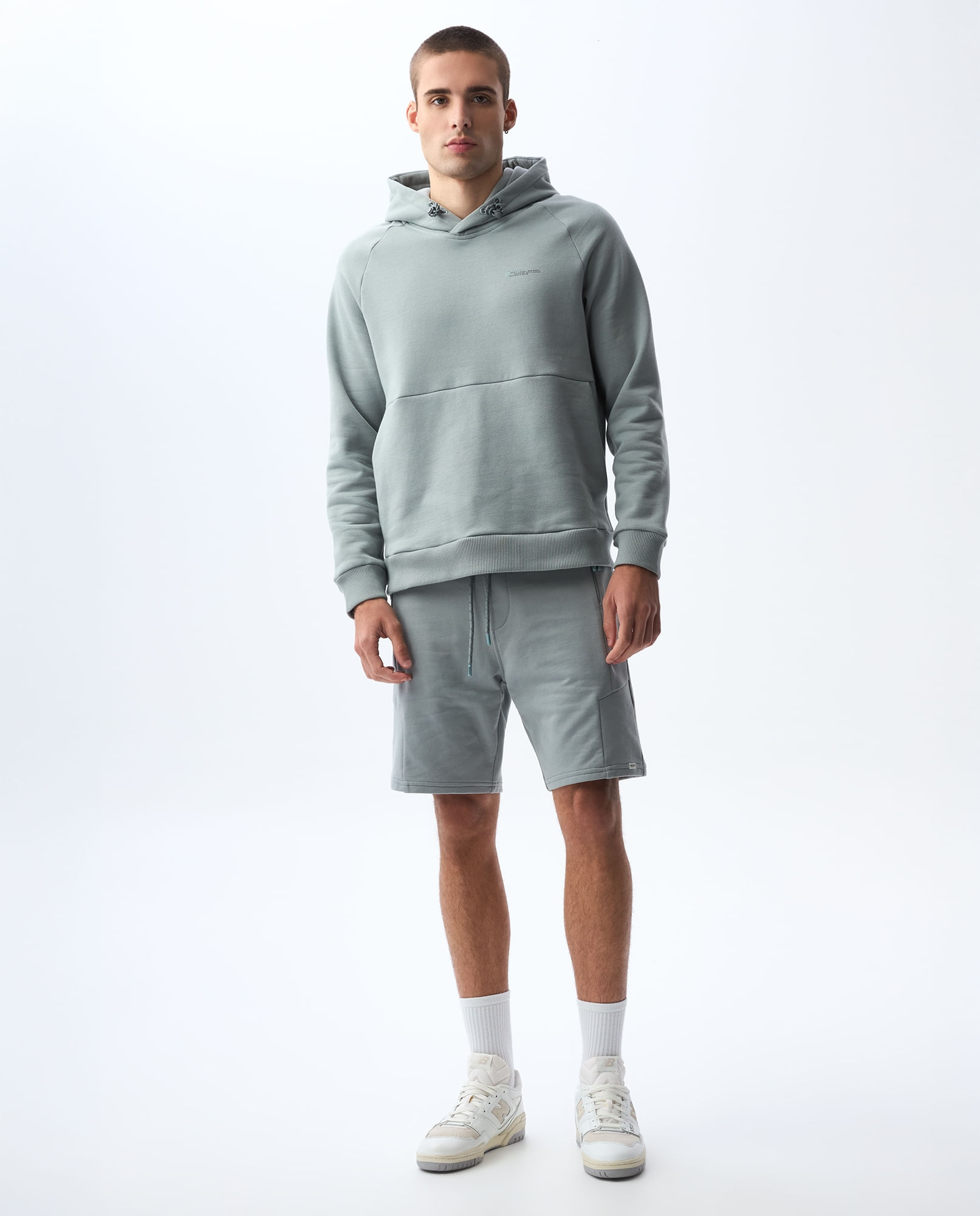 Bermuda jogger con pretina elástica para hombre