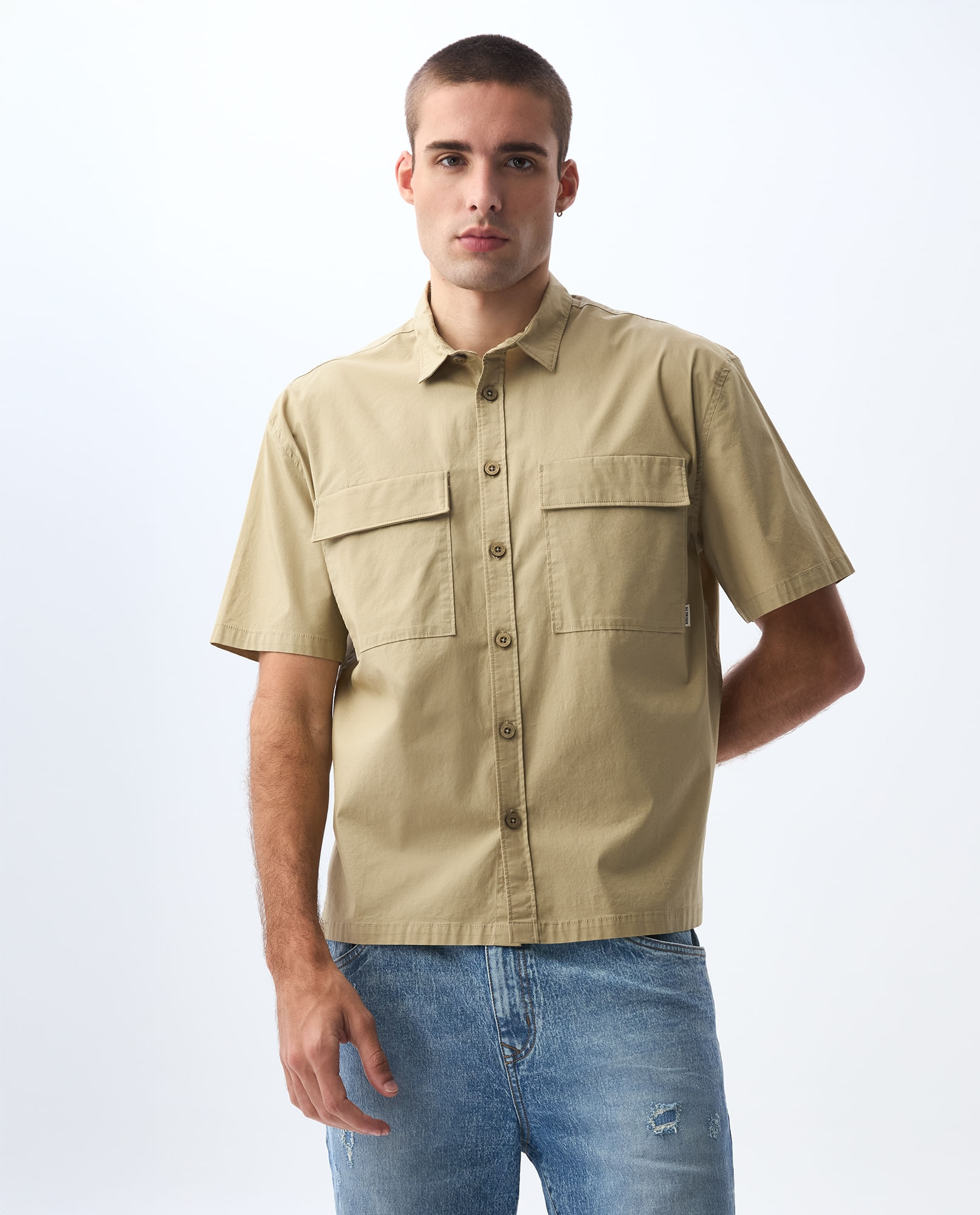 Camisa tipo Boxy con bolsillos para hombre