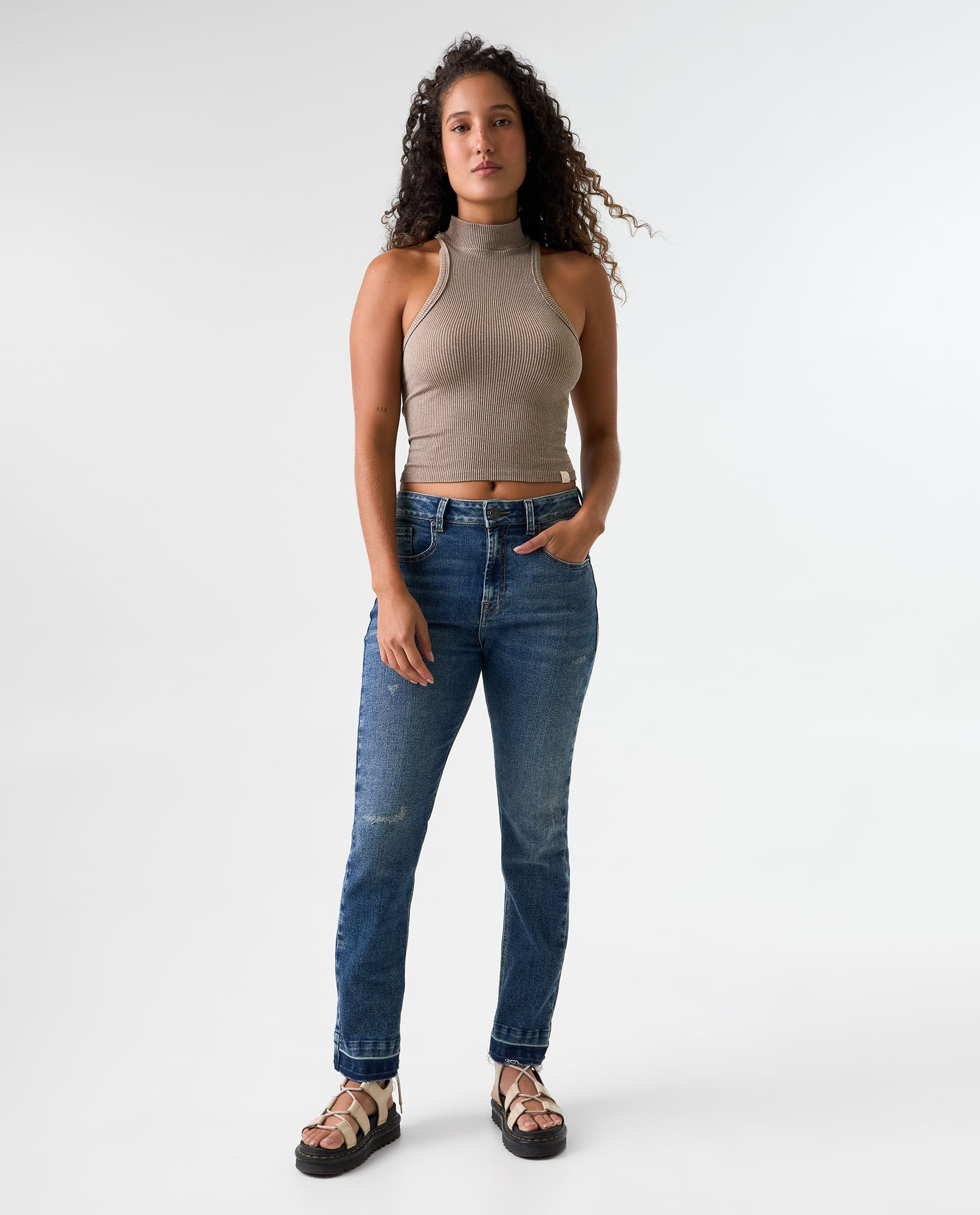 Jean Slim and Straight con ruedo al corte para mujer