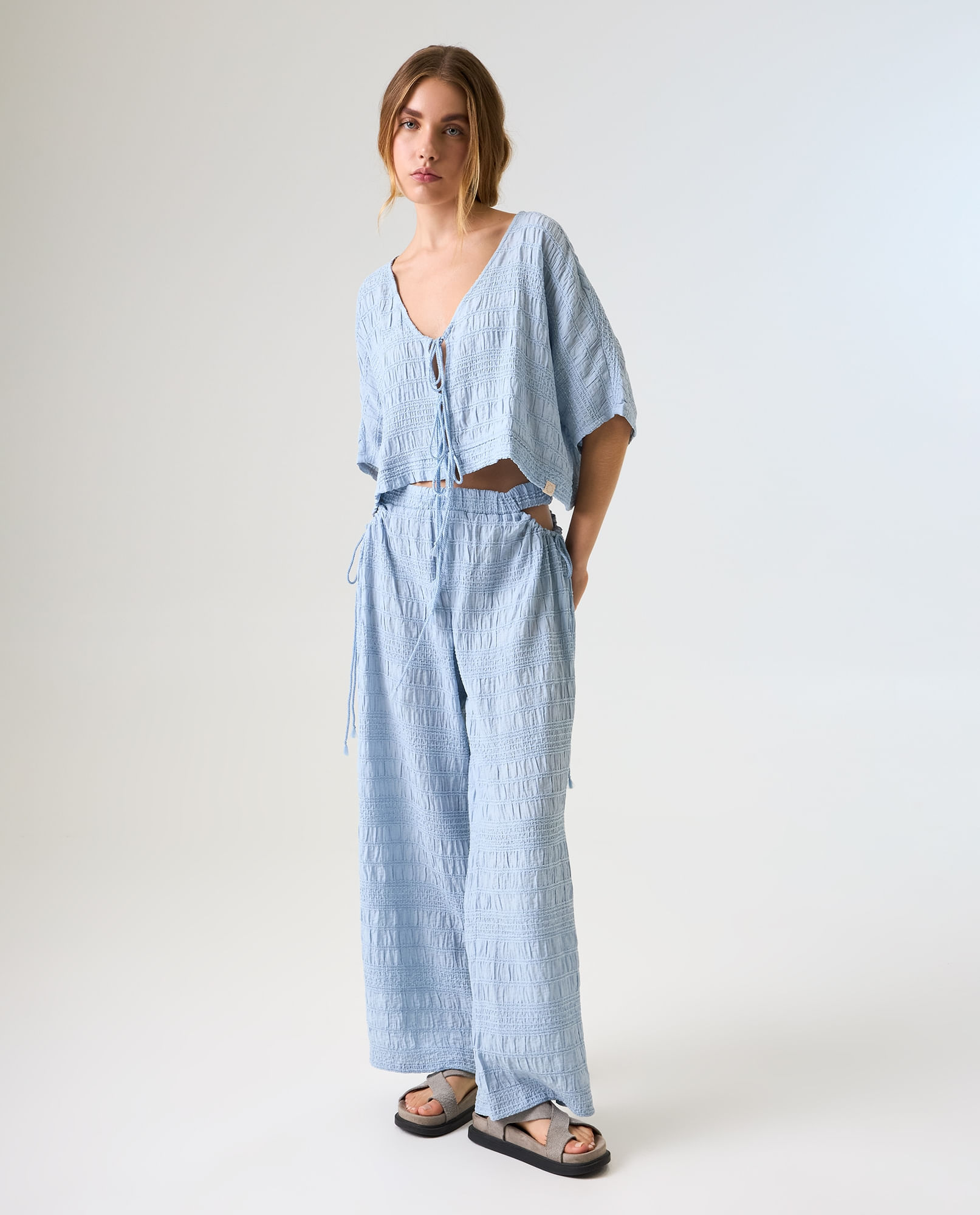 Pantalón Mom de tela con textura para mujer