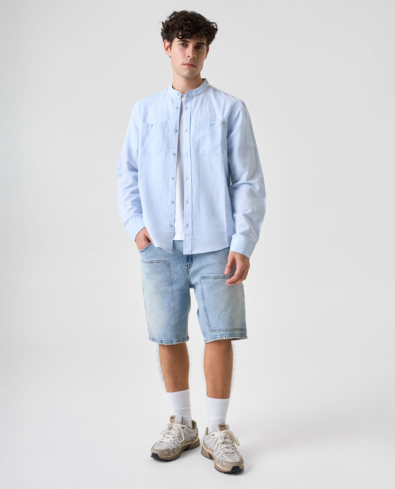 Camisa cuello neru con bolsillos para hombre