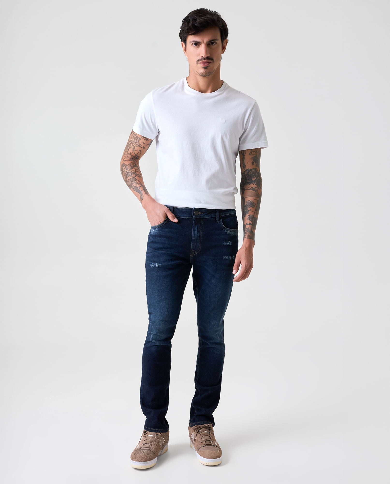 Jean Tapered oscuro con raspones para hombre