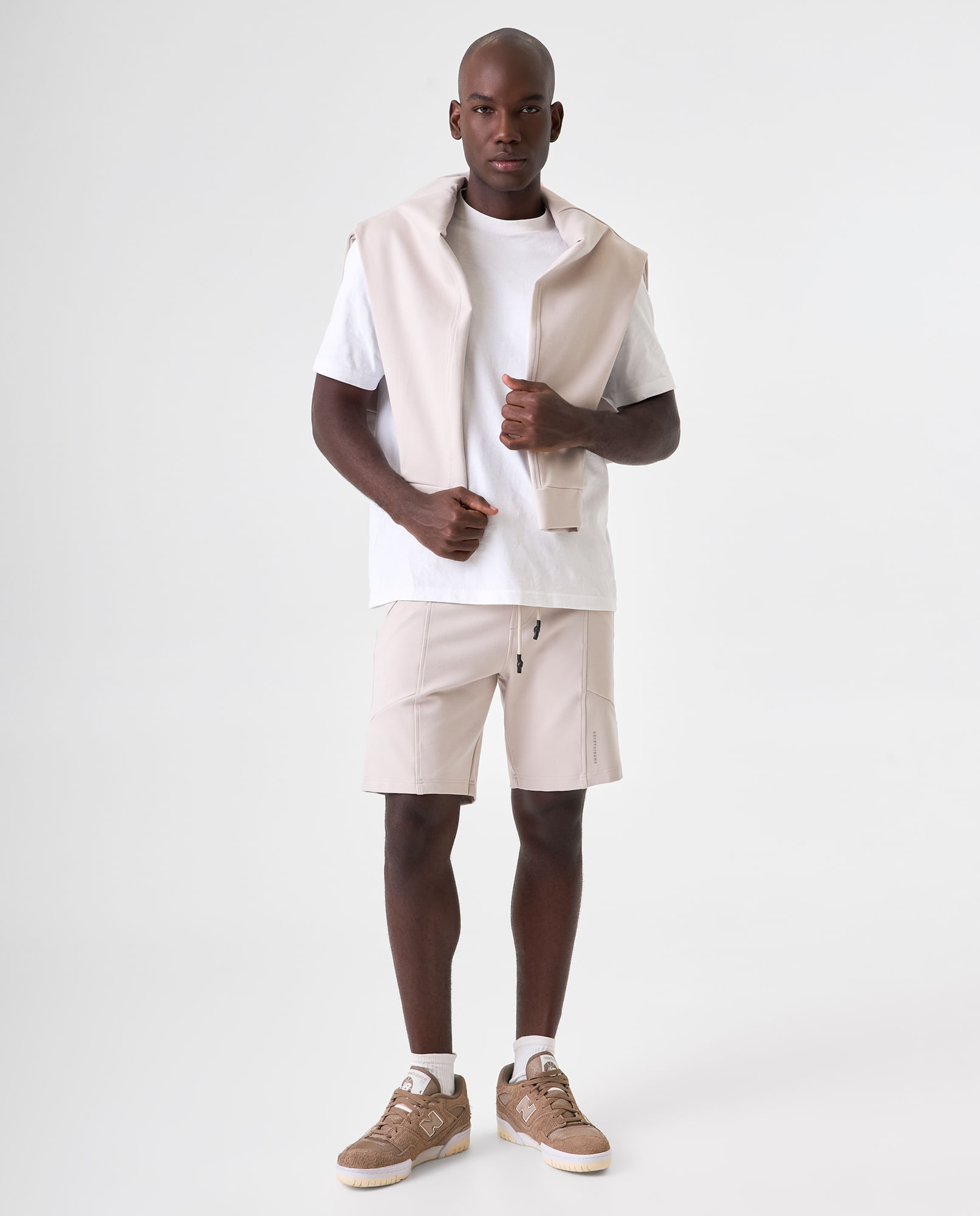 Bermuda jogger con cortes para hombre