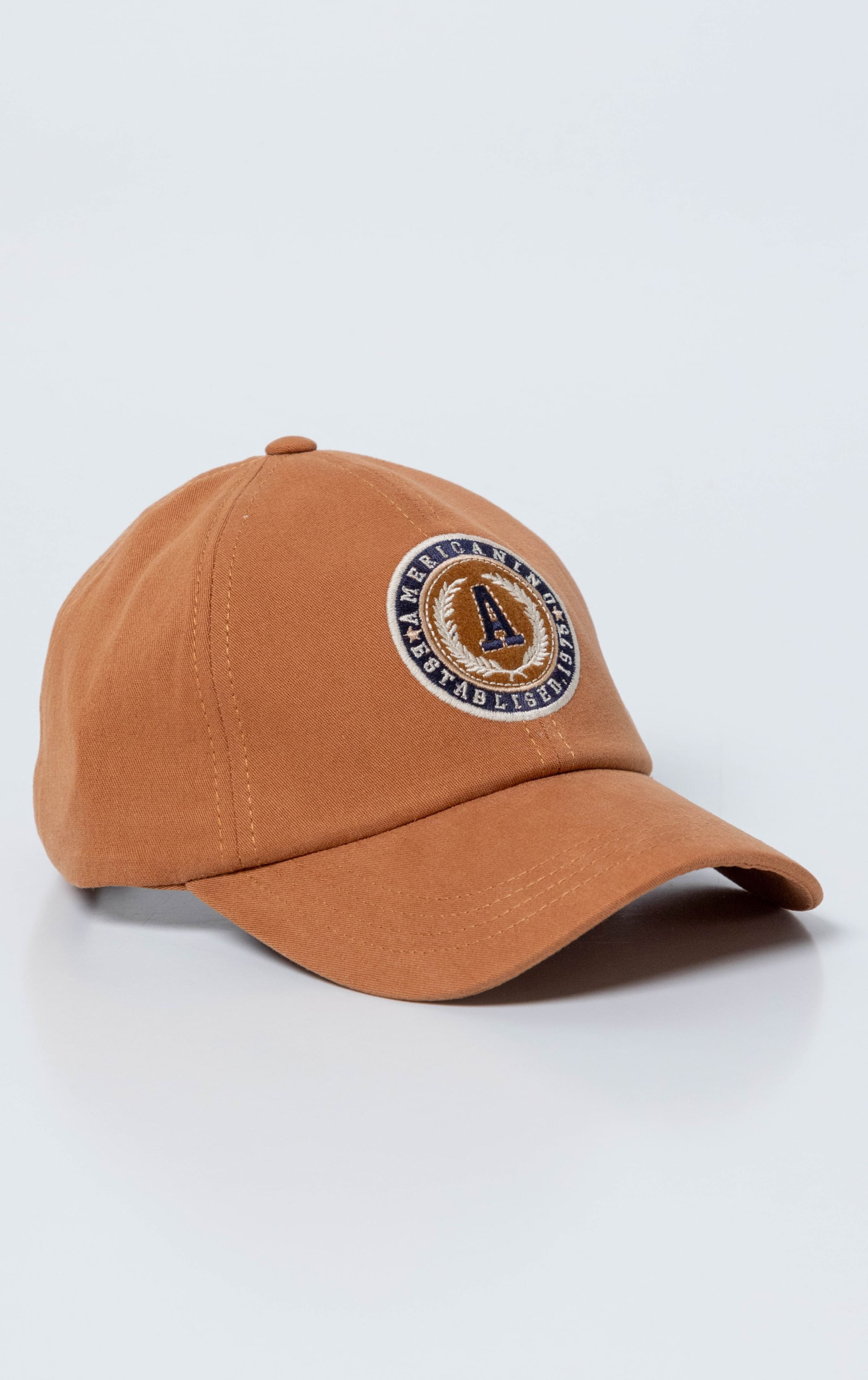 Gorra con aplique bordado para hombre
