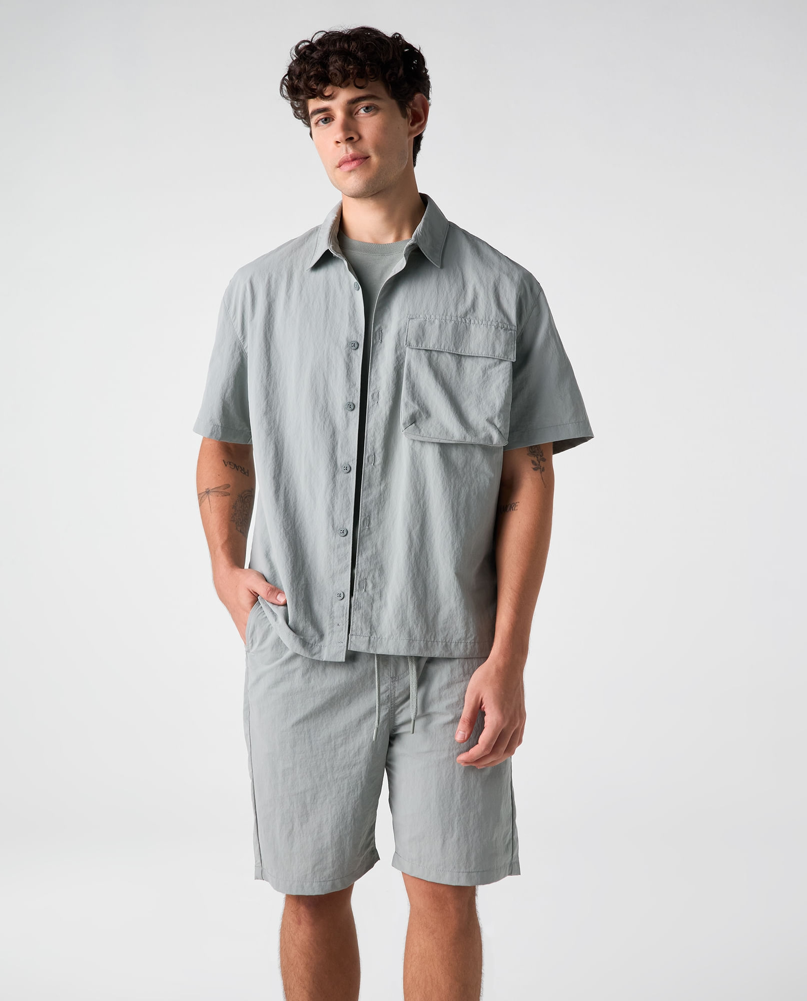 Camisa manga corta amplia para hombre