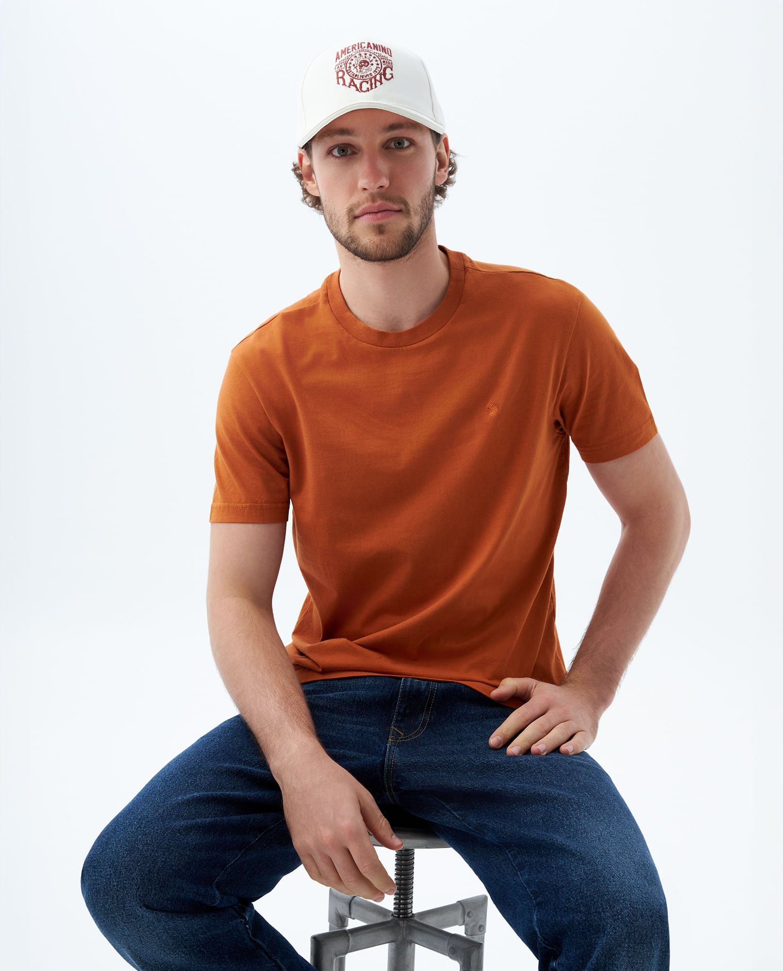 Camiseta clásica con bordado para hombre