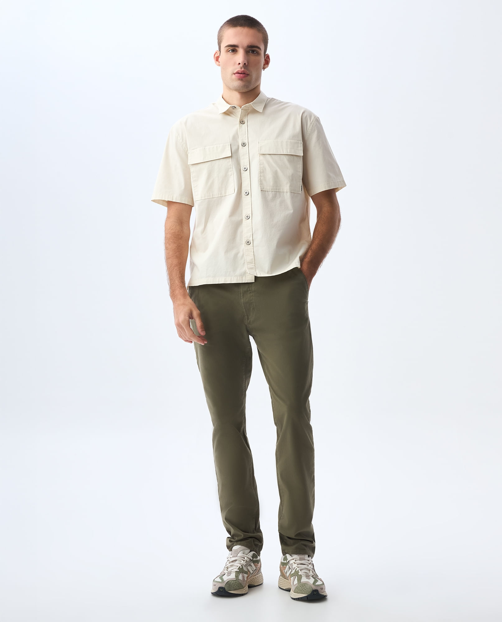 Pantalón tipo chino para hombre