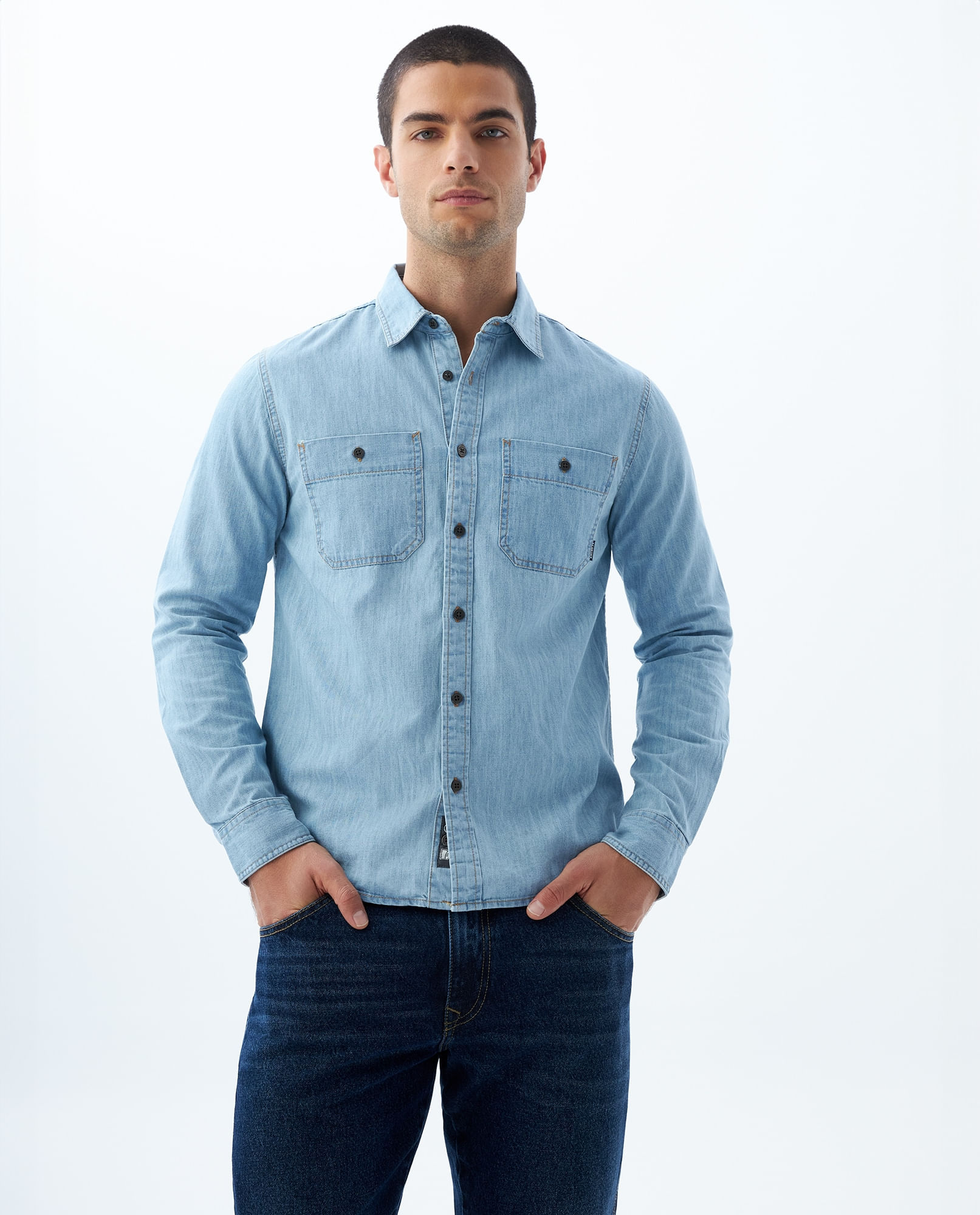 Camisa clásica en denim para hombre