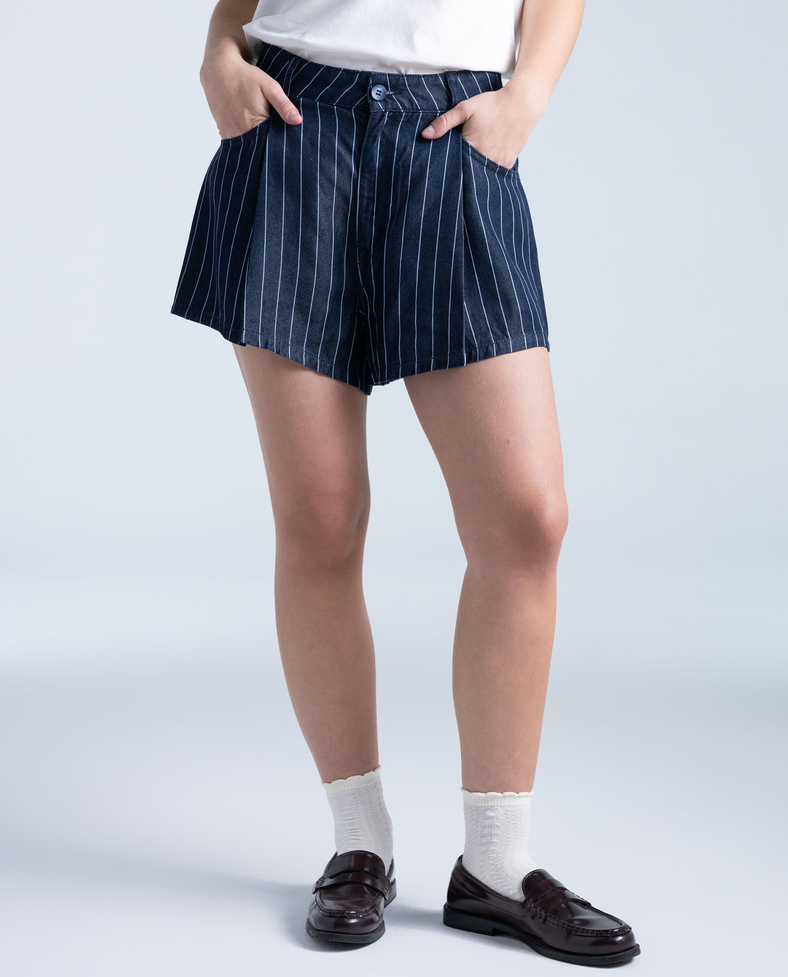 Shorts regular Tencel tiro medio