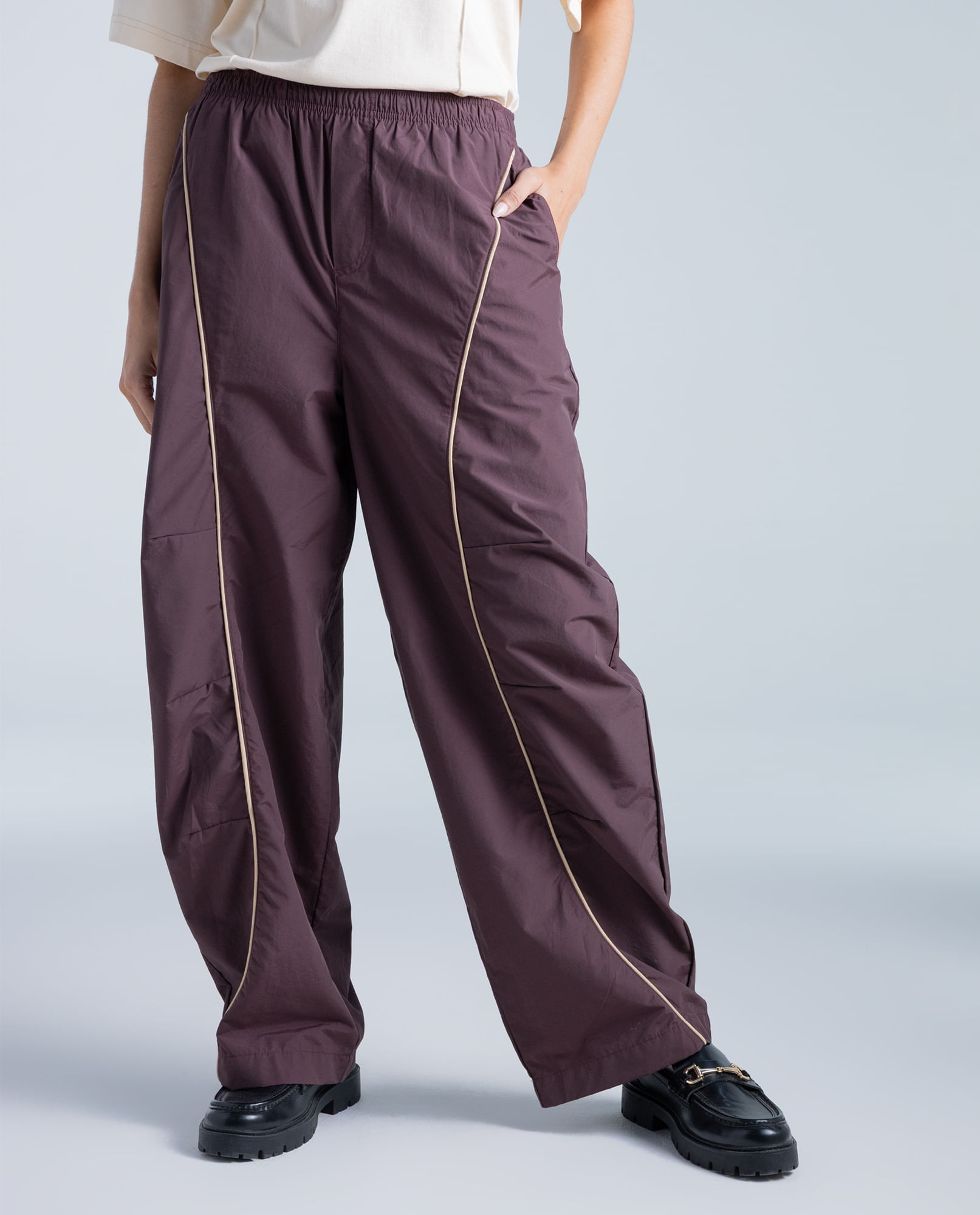 Pantalones flare nylon costuras contrastantes