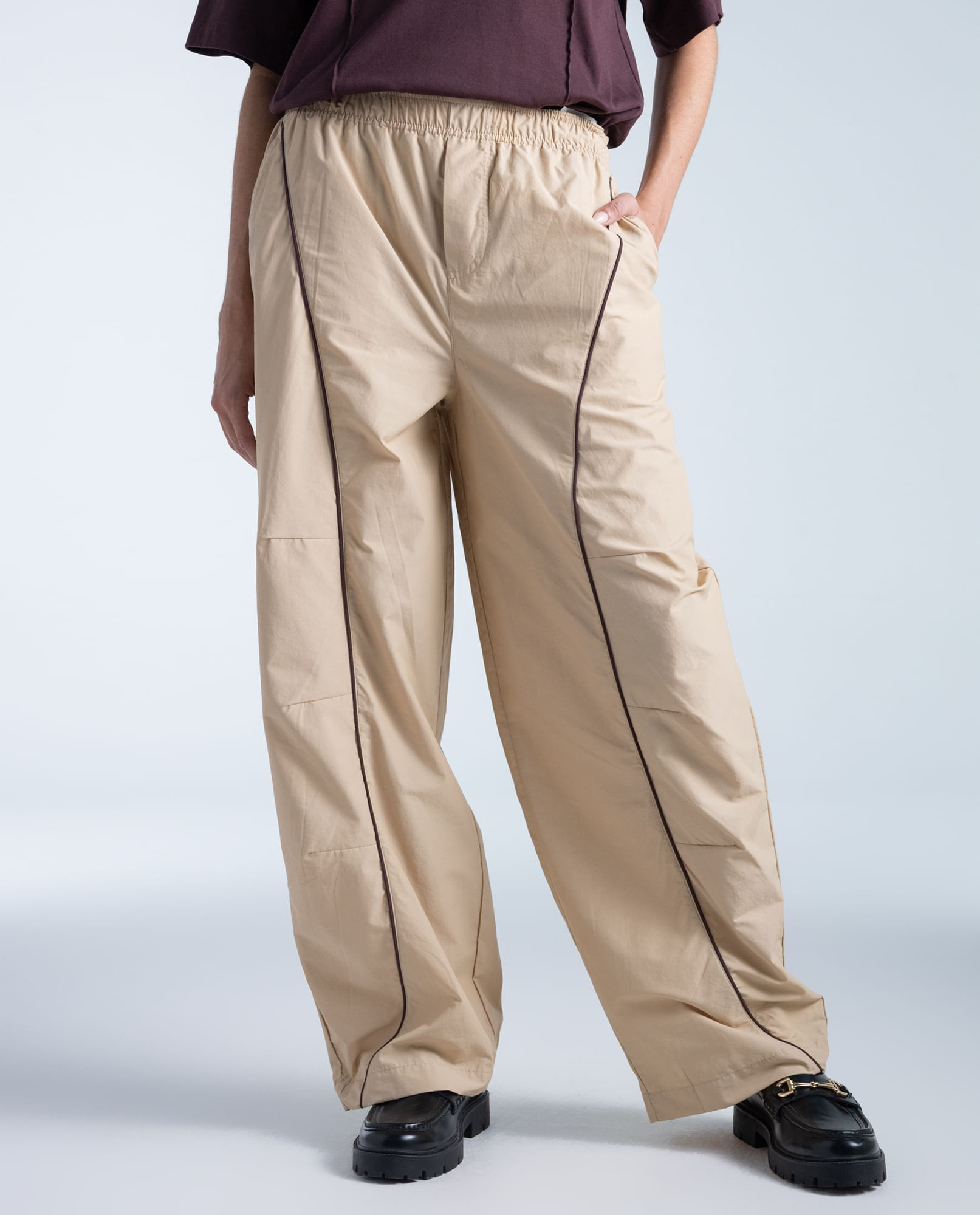 Pantalones flare nylon costuras contrastantes