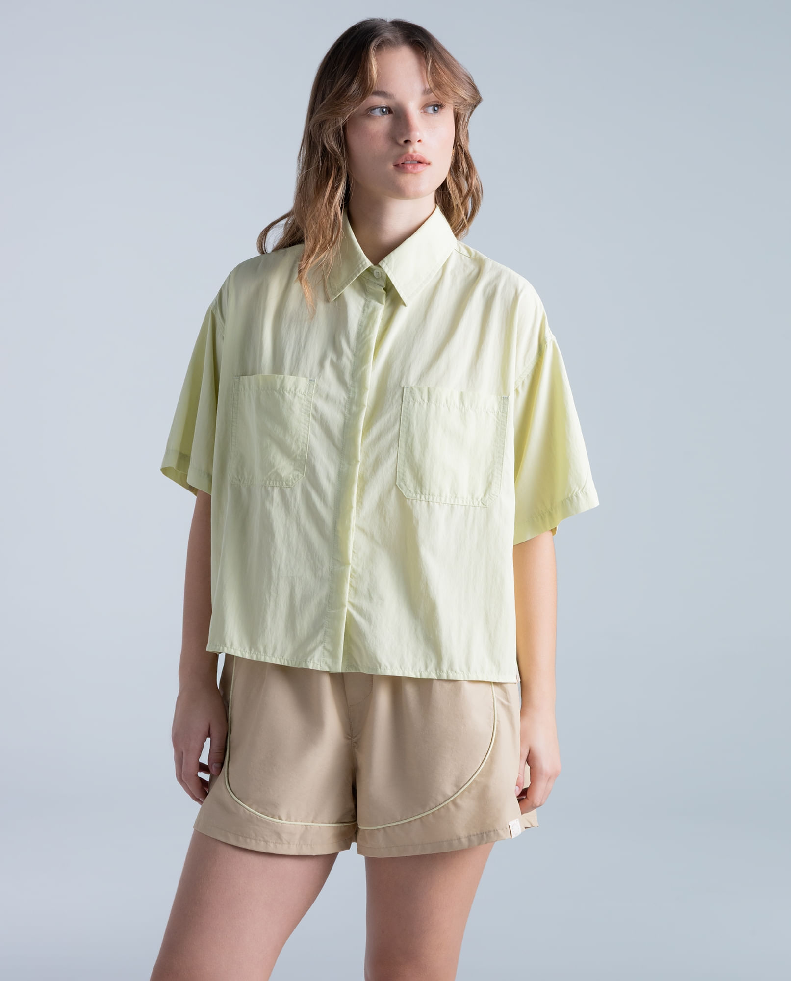 Camisa oversize viscosa diseño minimalista