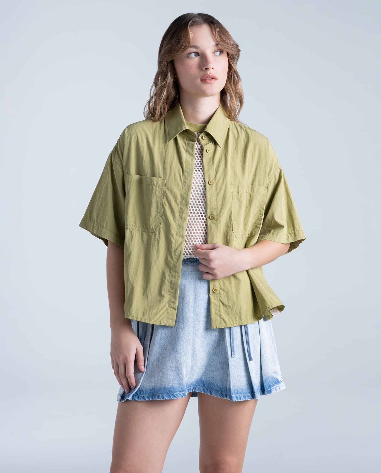 Camisa oversize viscosa diseño minimalista