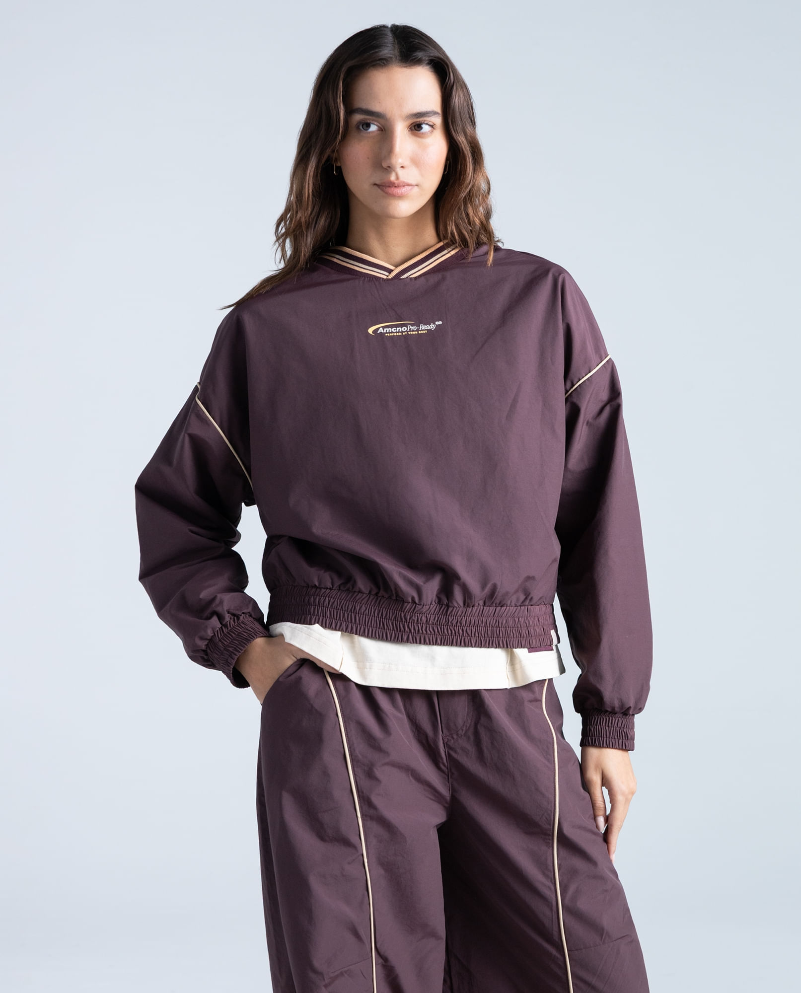Buzo regular en nylon bordado simple