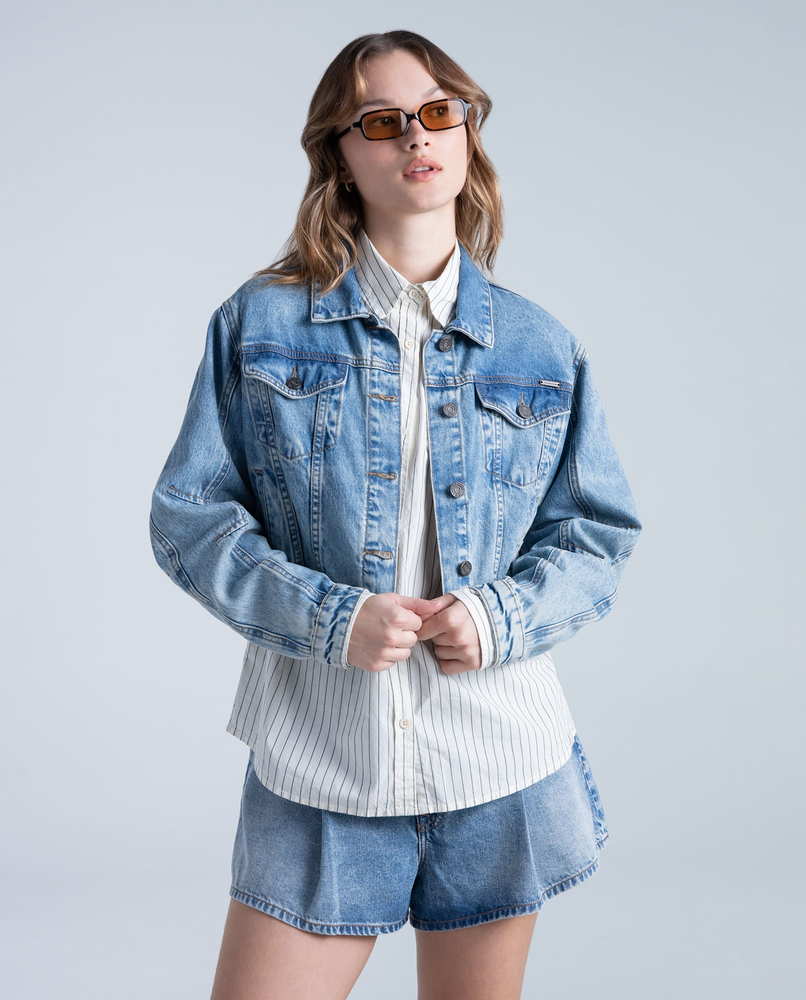 Chaqueta regular en algodón con botones metálicos
