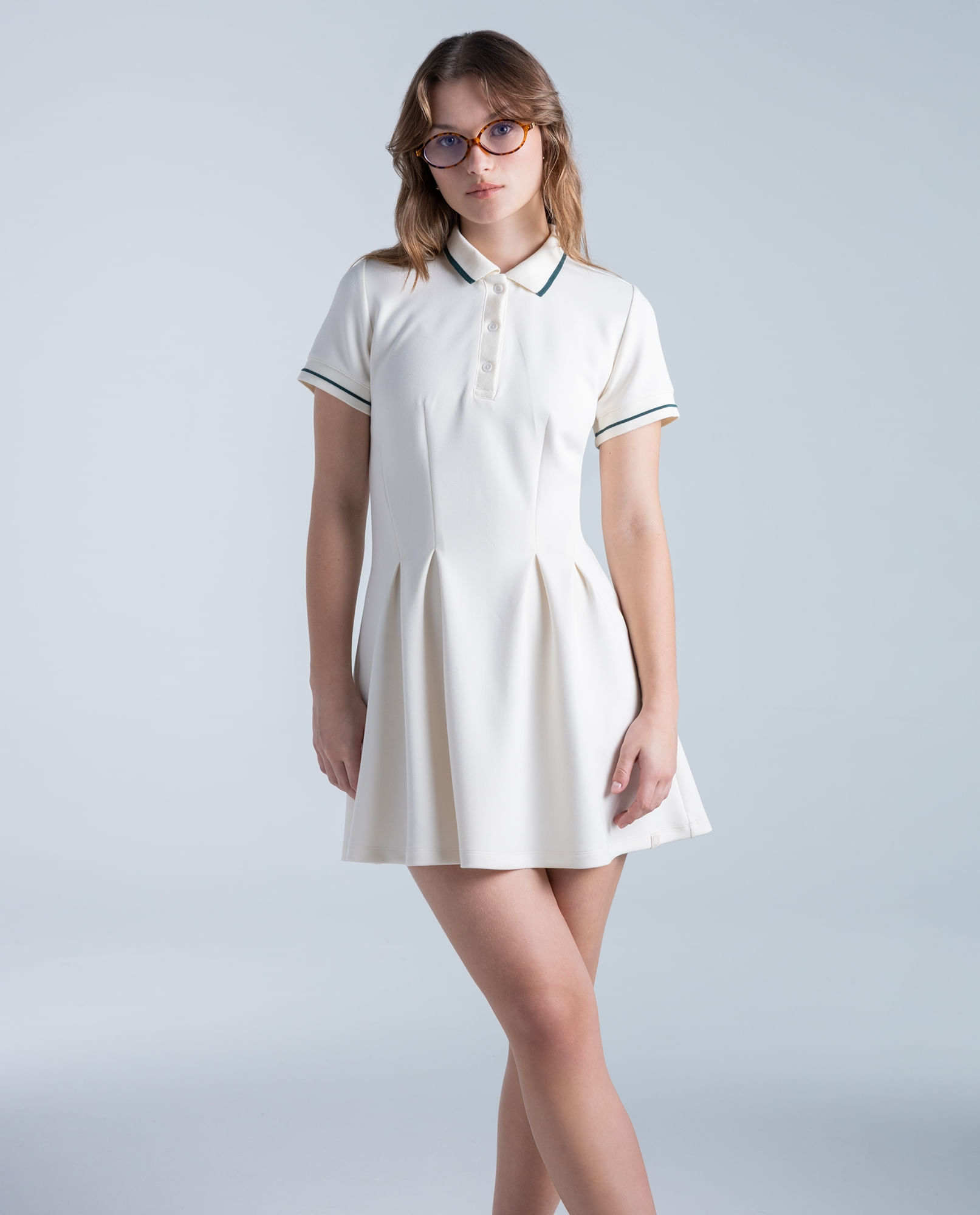 Vestido corto en poliéster cuello en V