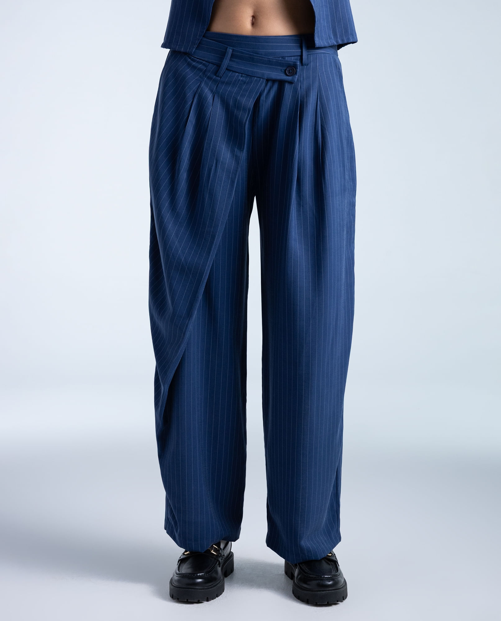 Pantalones wide leg en rayon tiro medio