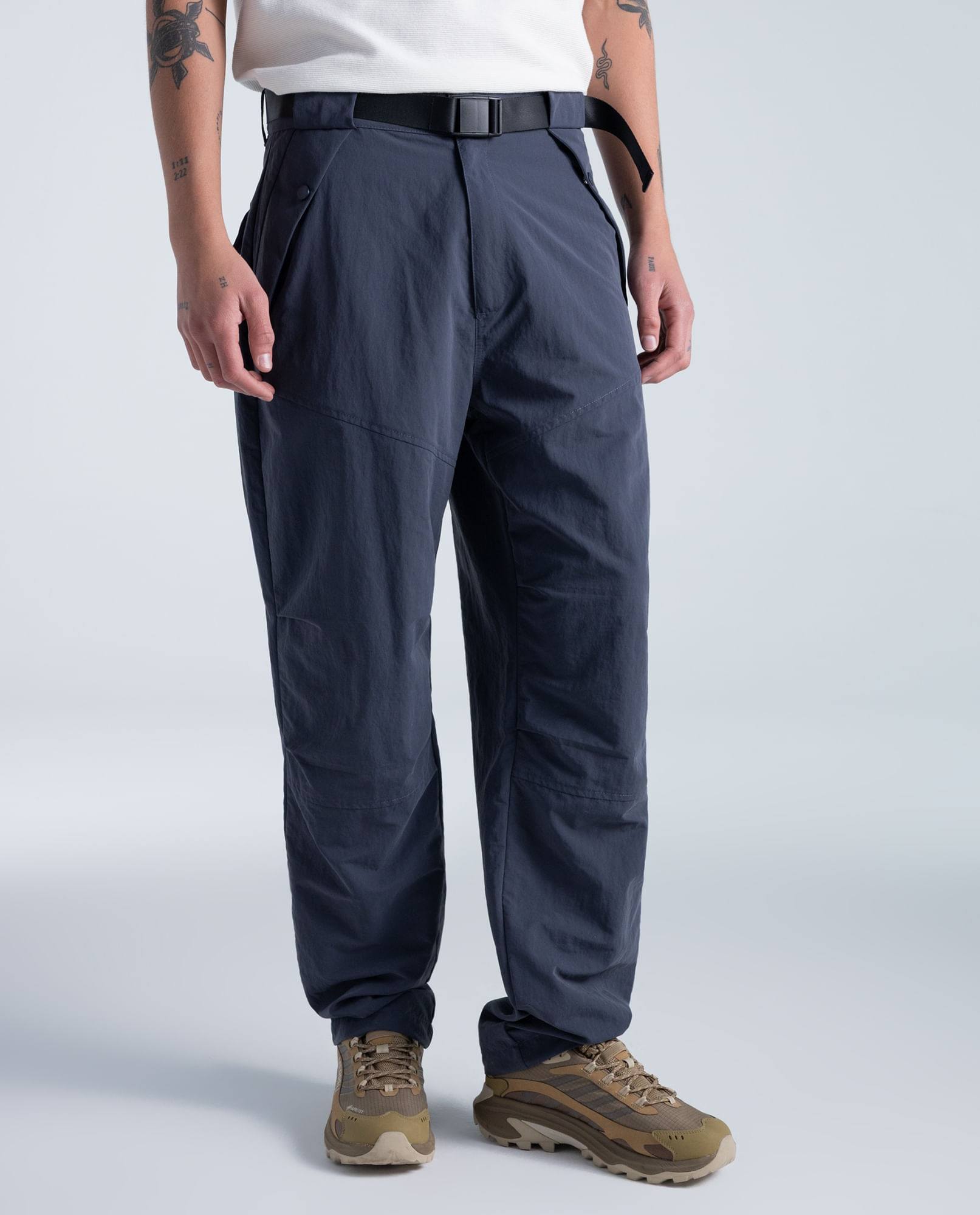 Pantalón ancho en nylon corte recto
