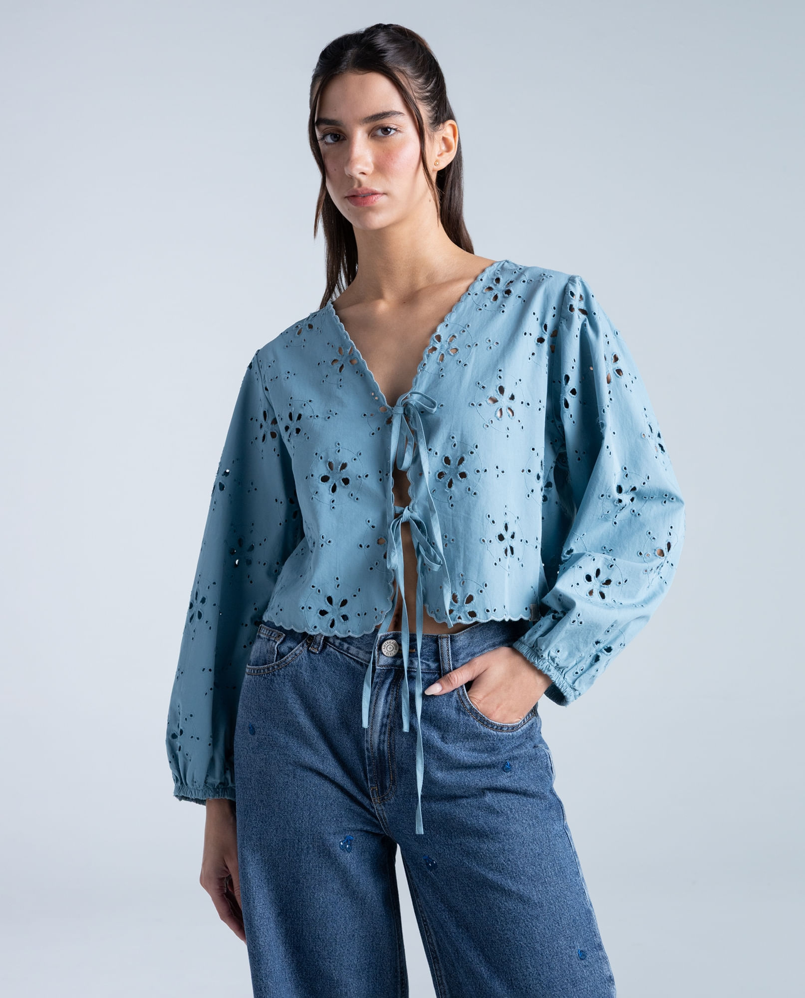 Camisa patrón calado manga larga cuello camisero para mujer