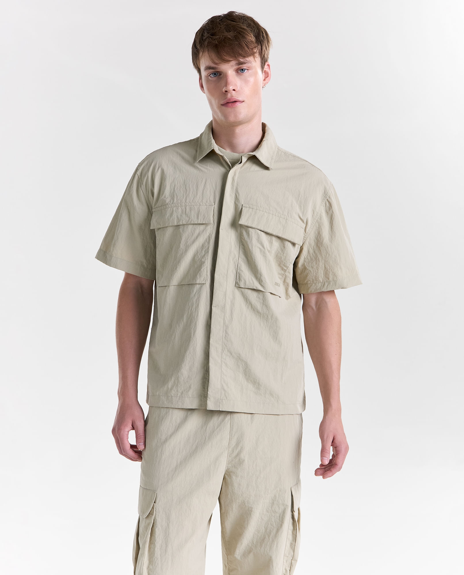 Camisa oversize manga corta cuello camisero para hombre