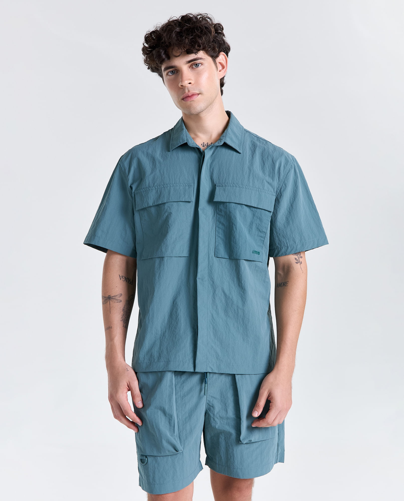 Camisa oversize manga corta cuello camisero para hombre