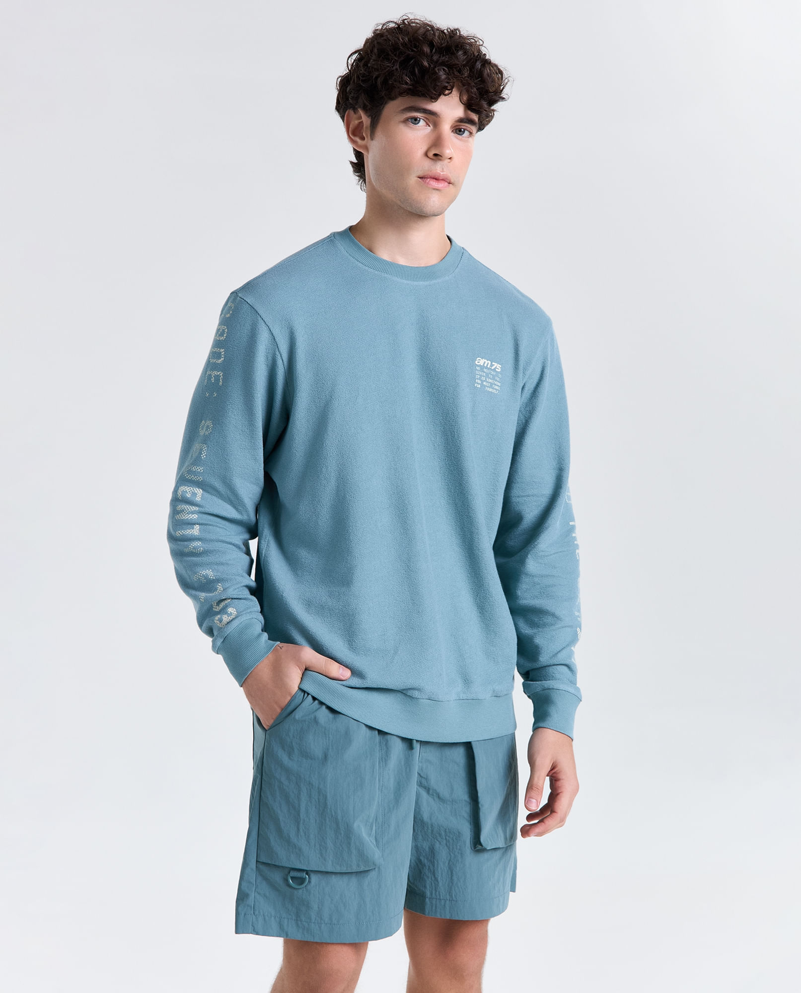 Camiseta oversize manga larga cuello redondo para hombre