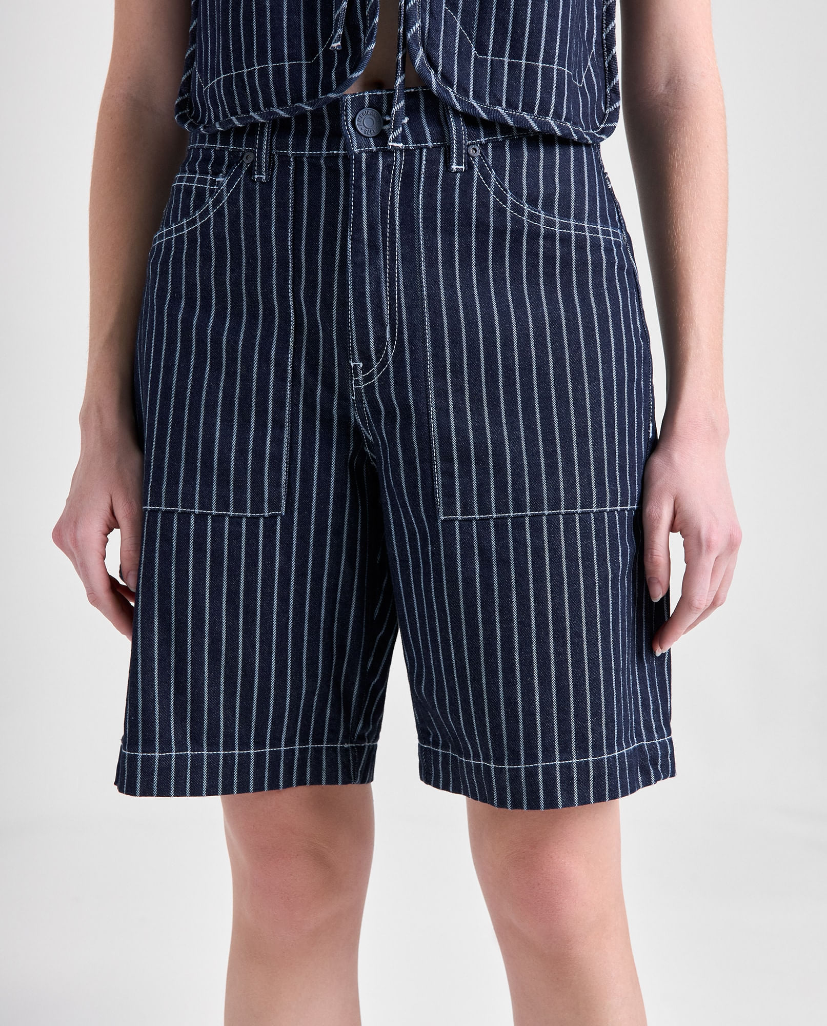 Short carpintero algodón tiro medio para mujer