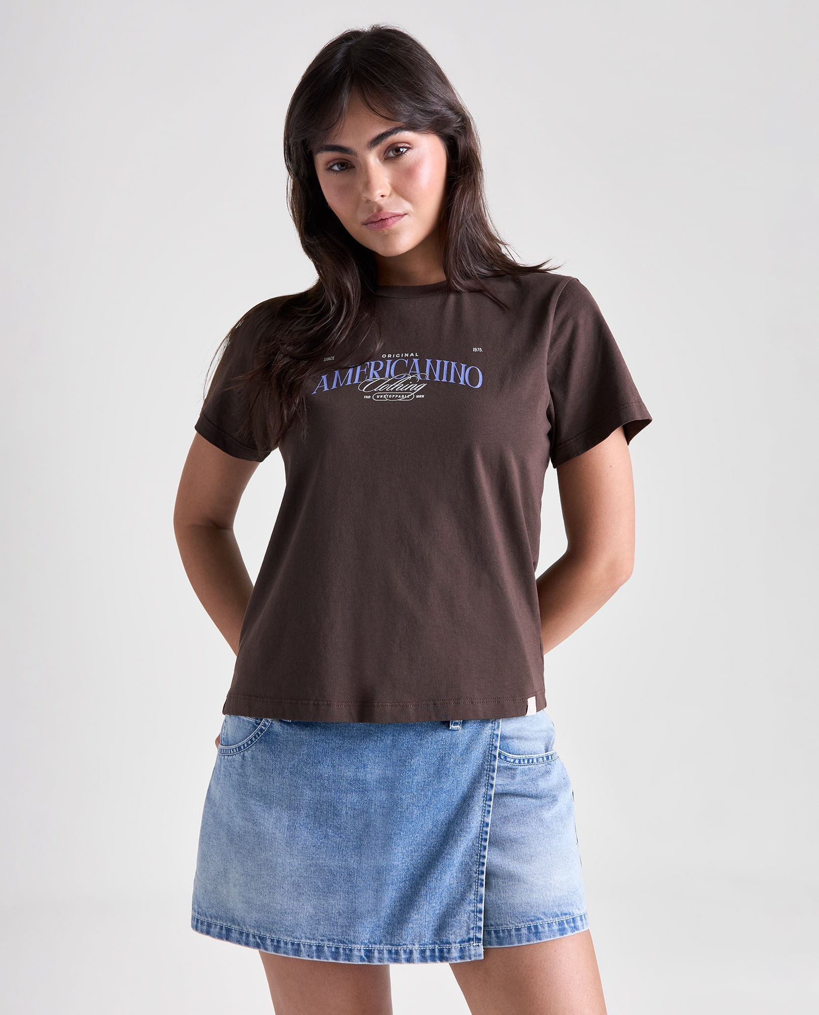 Camiseta gráfica manga corta cuello clásico para mujer