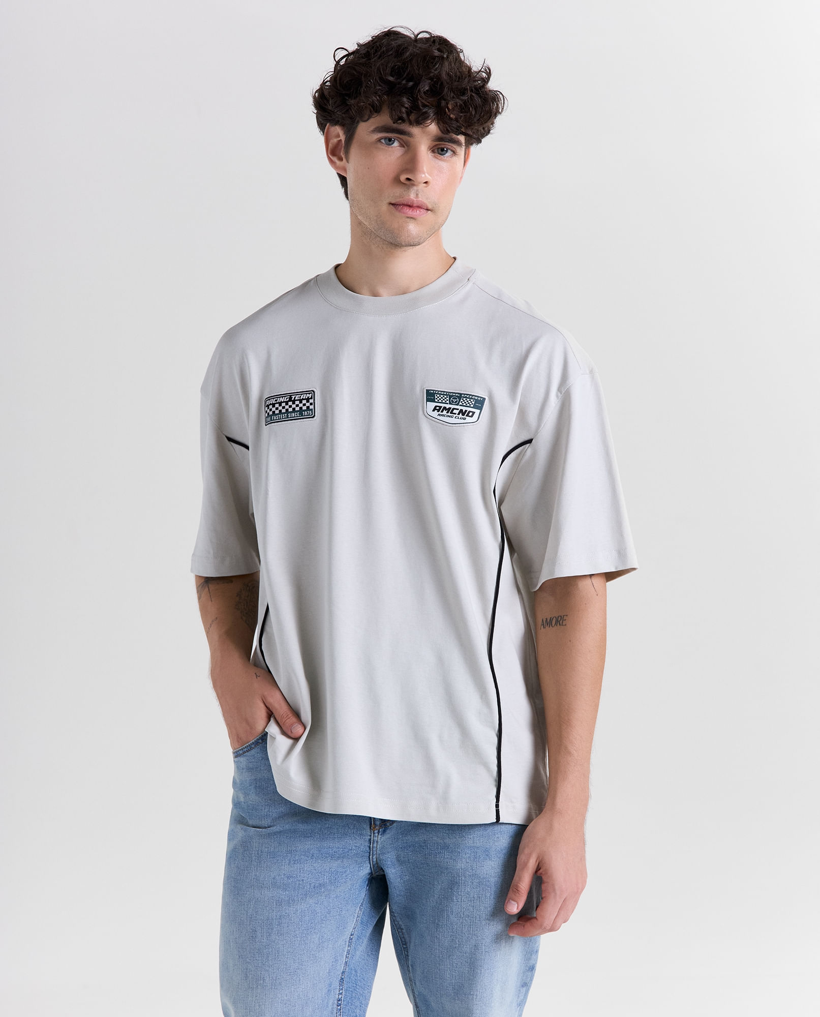 Camiseta bordada manga corta cuello redondo para hombre