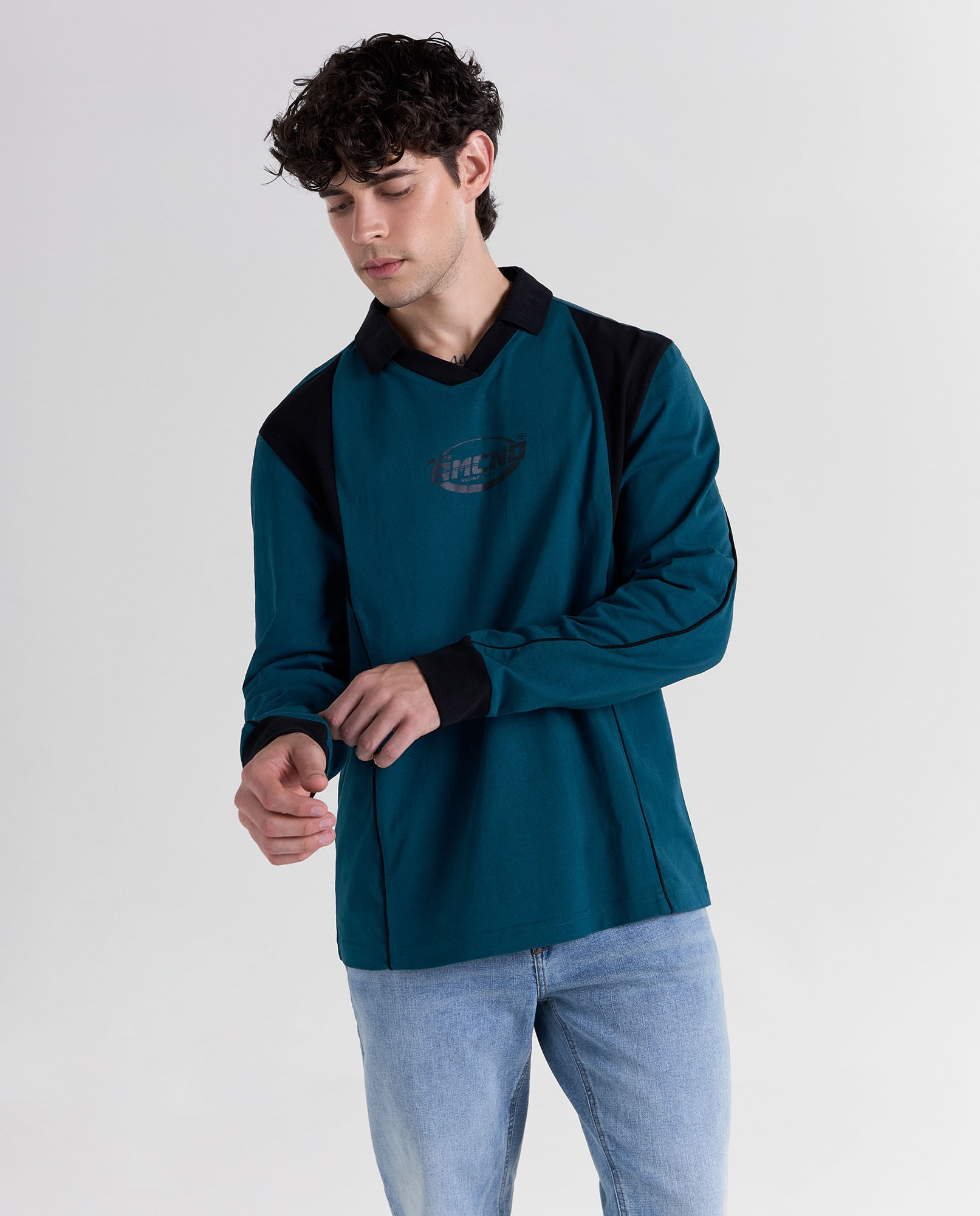 Camiseta manga larga cuello en V para hombre