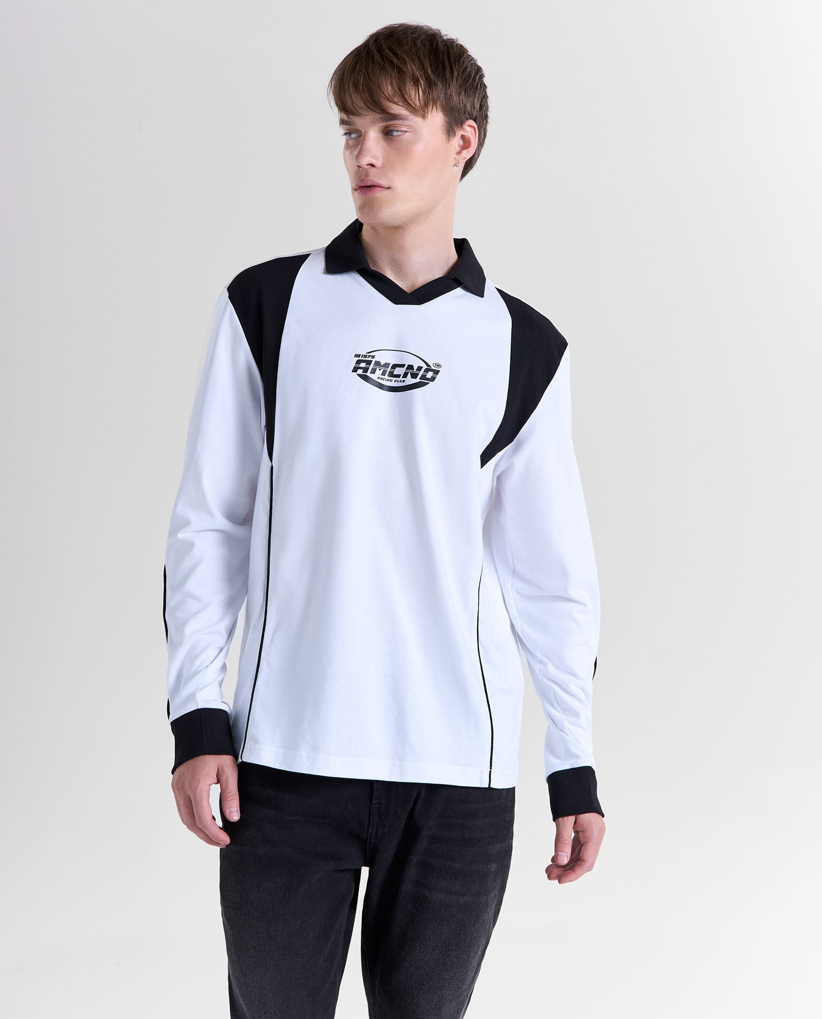 Camiseta manga larga cuello en V para hombre