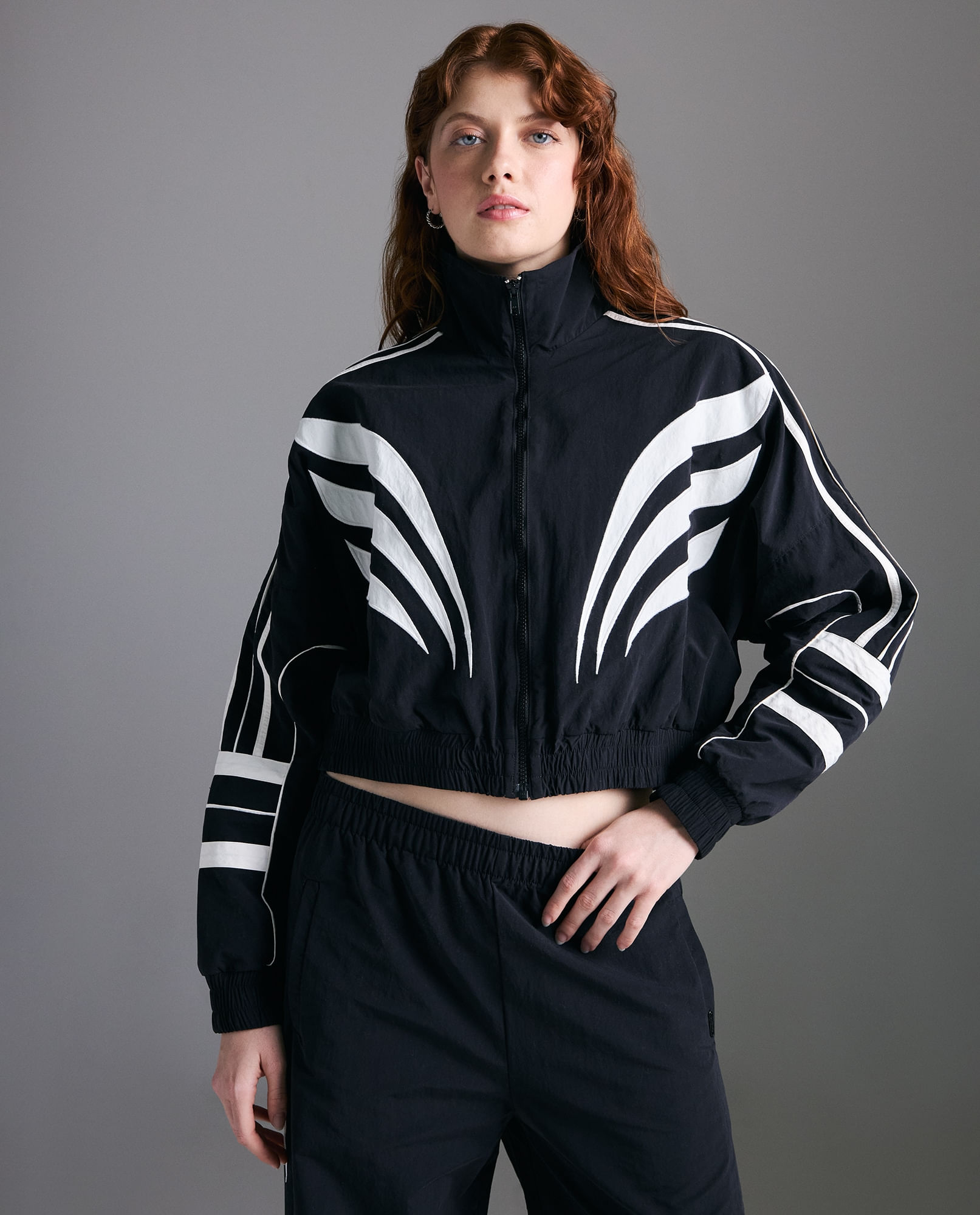 Chaqueta ajuste regular nylon gráficos bordados
