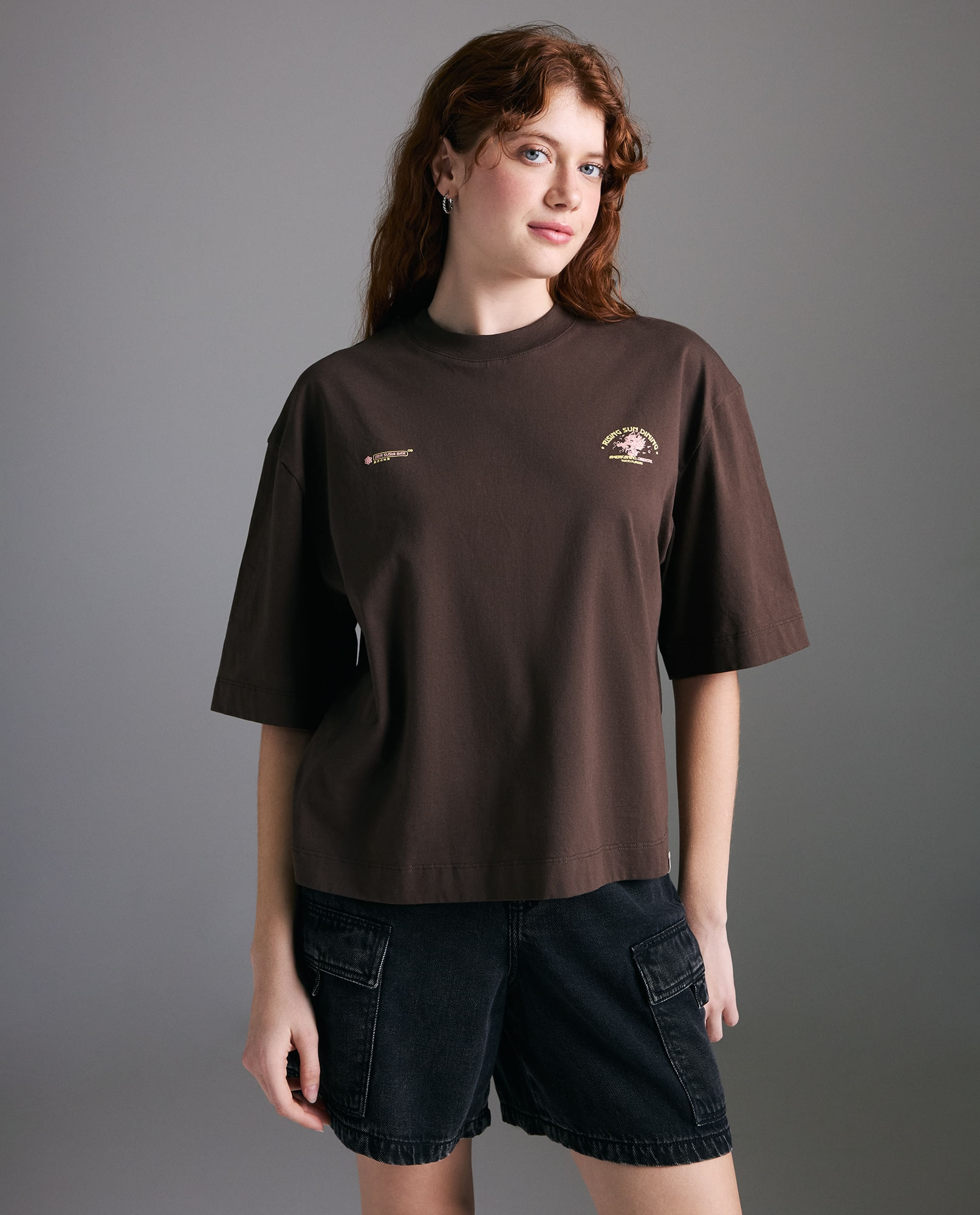Camiseta estampado localizado manga corta cuello redondo para mujer