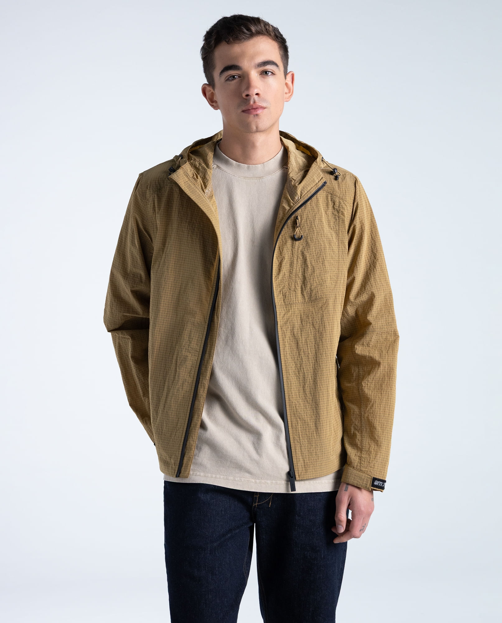 Chaqueta con capucha para hombre