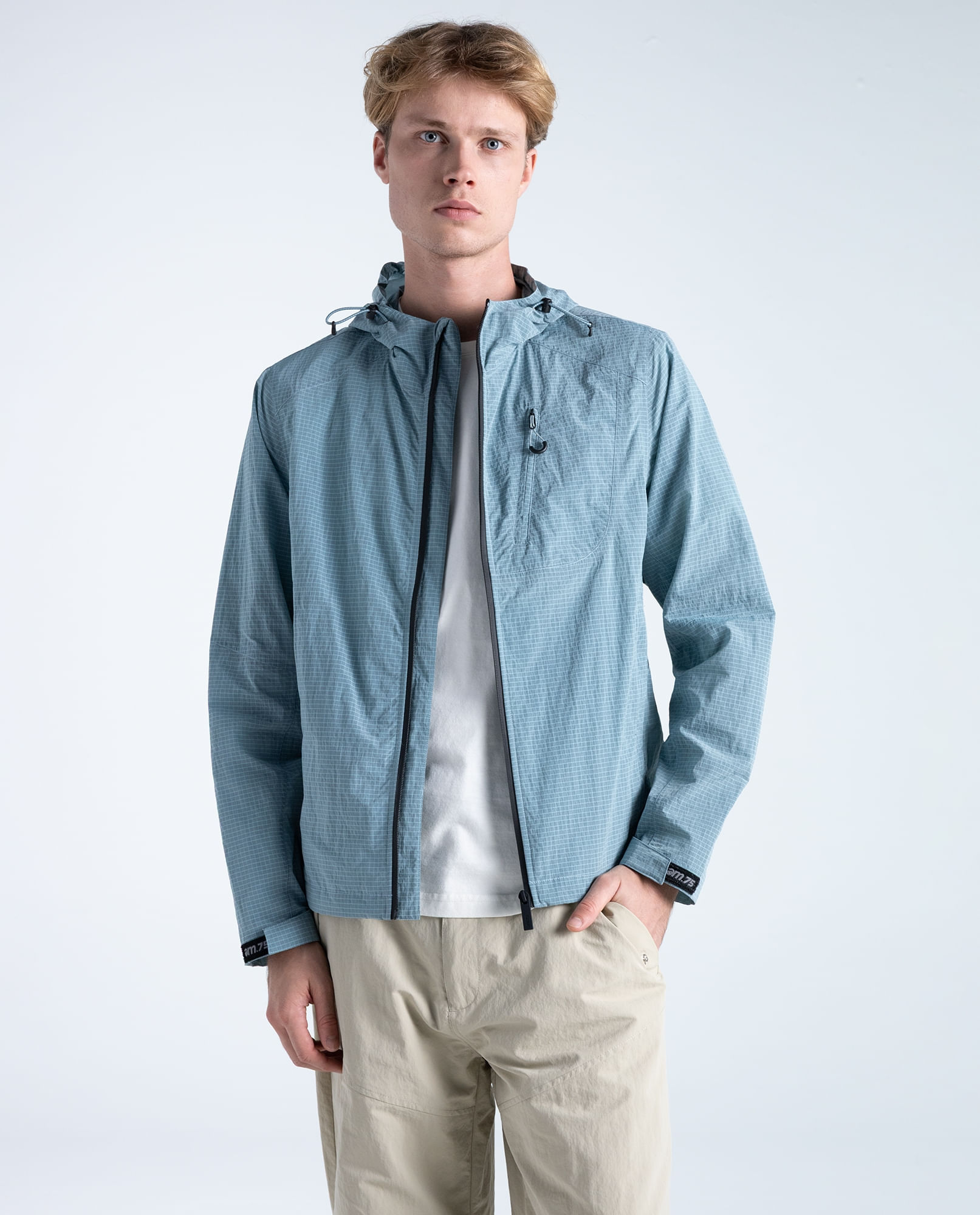 Chaqueta con capucha para hombre