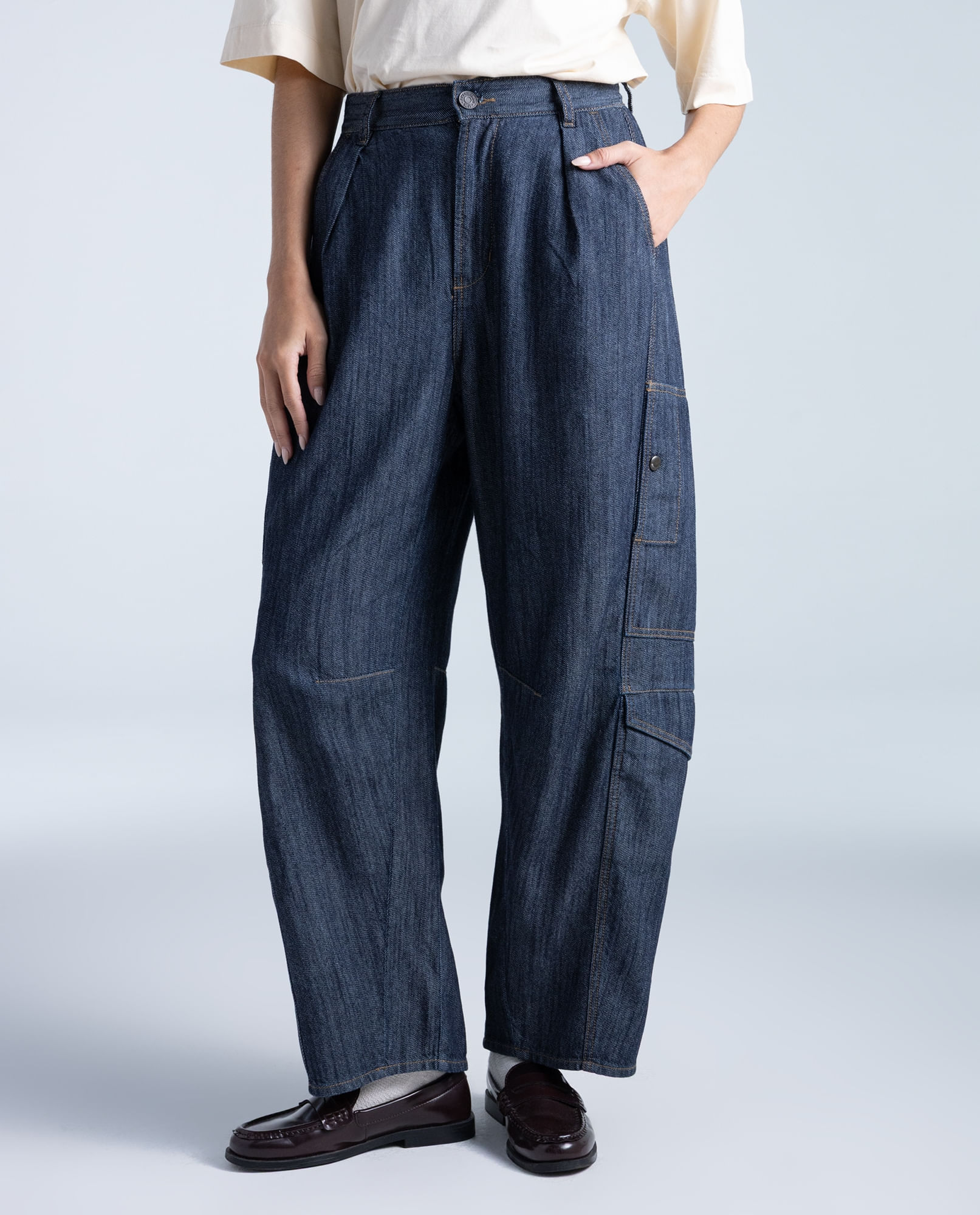 Jeans holgado en algodon tiro medio con bolsillos cargo