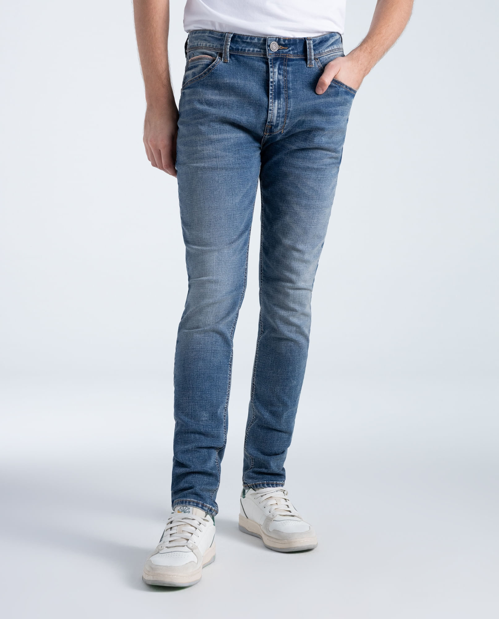 Jean slim fit tiro bajo para hombre