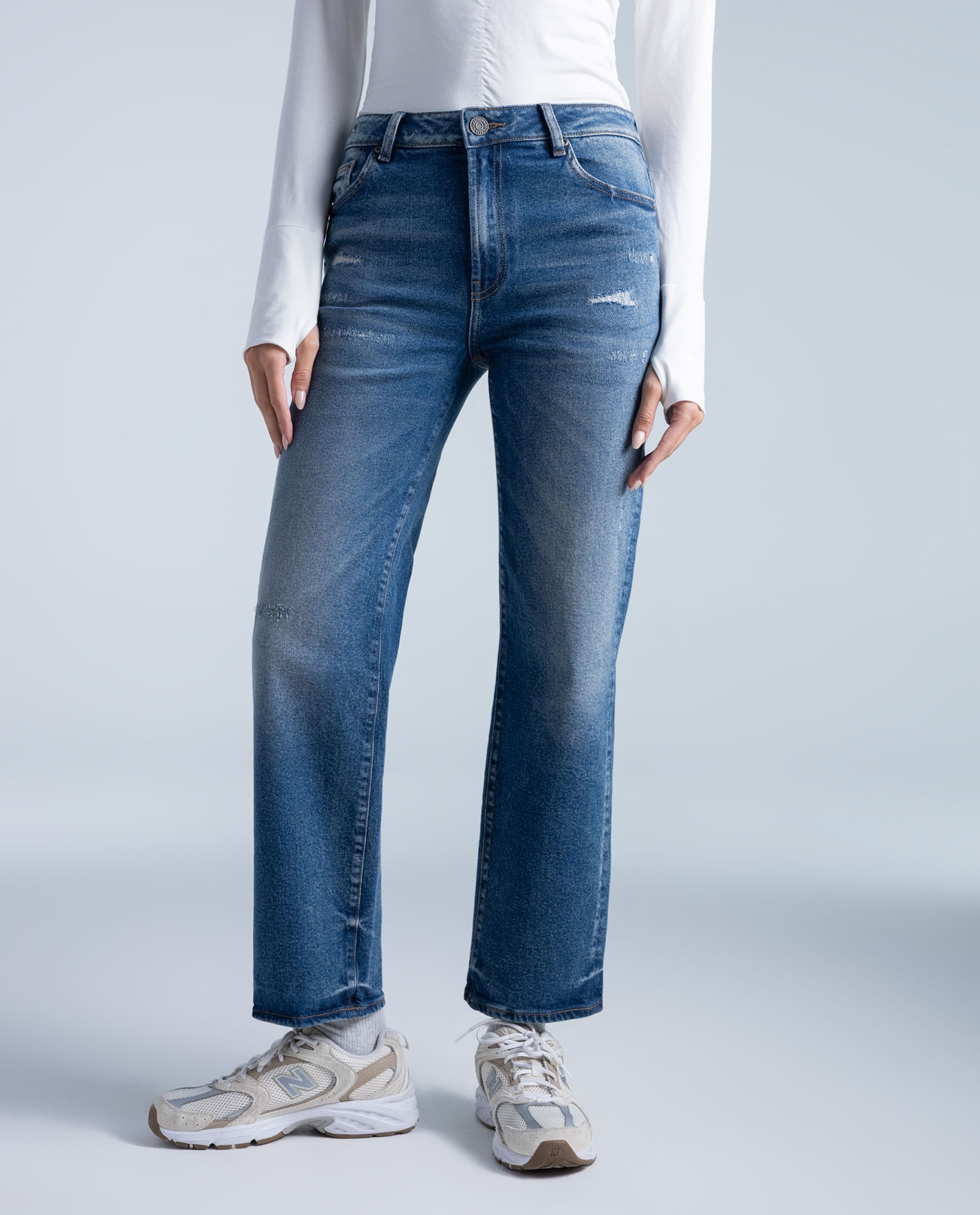 Jeans regular en algodon tiro alto con rotos recocidos