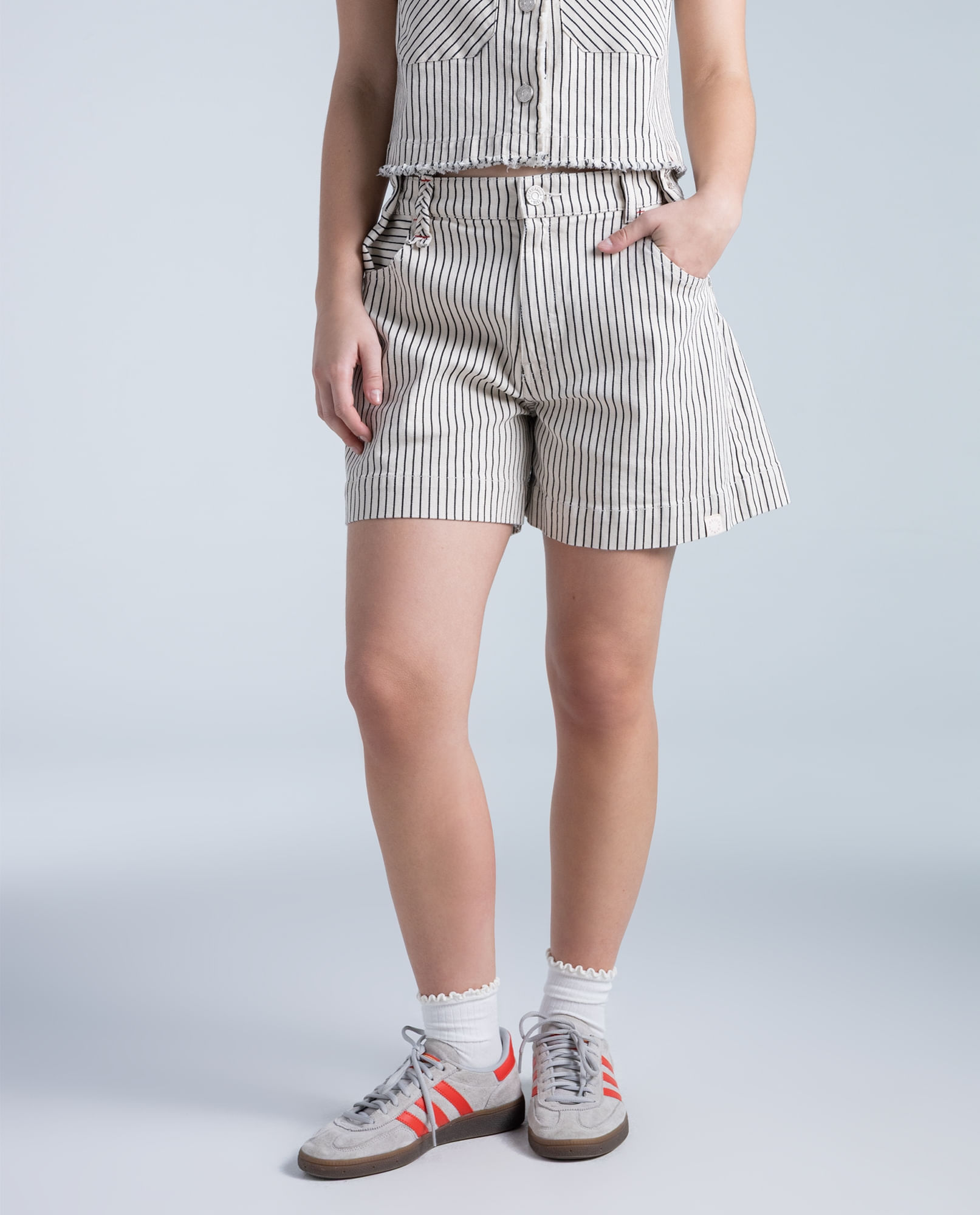 Shorts corte regular algodón tiro medio