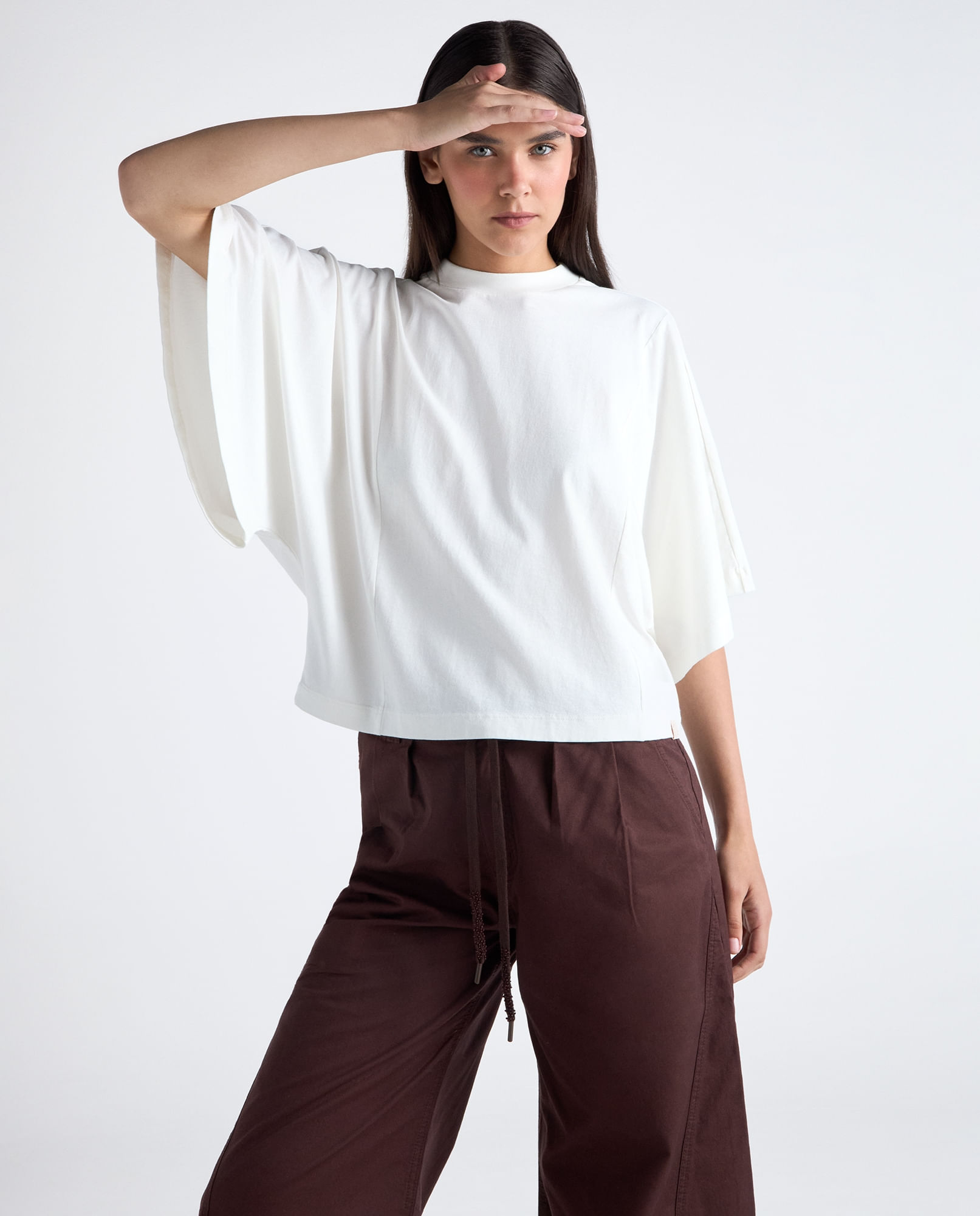 Camiseta minimalista manga amplia cuello redondo para mujer