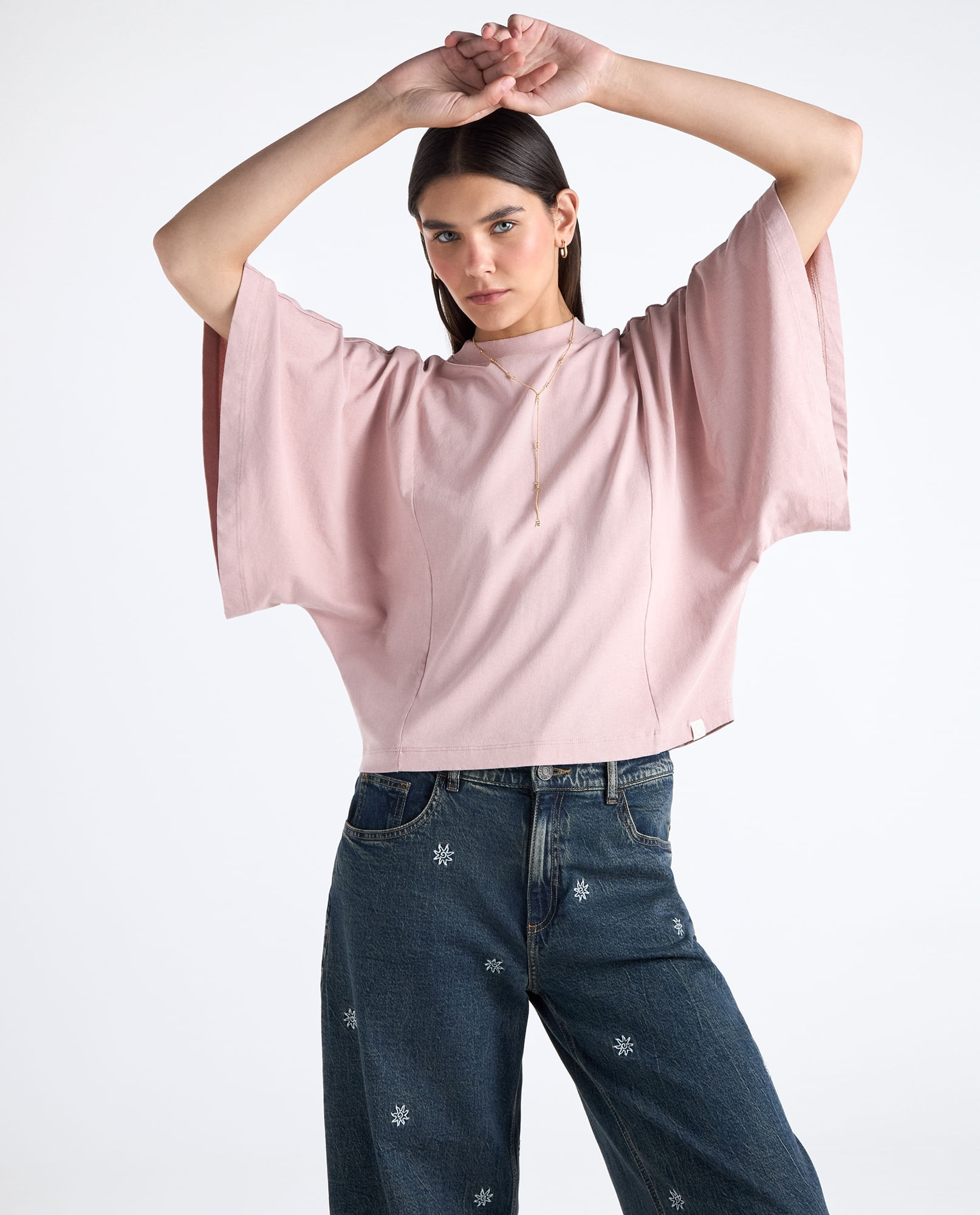 Camiseta minimalista manga amplia cuello redondo para mujer